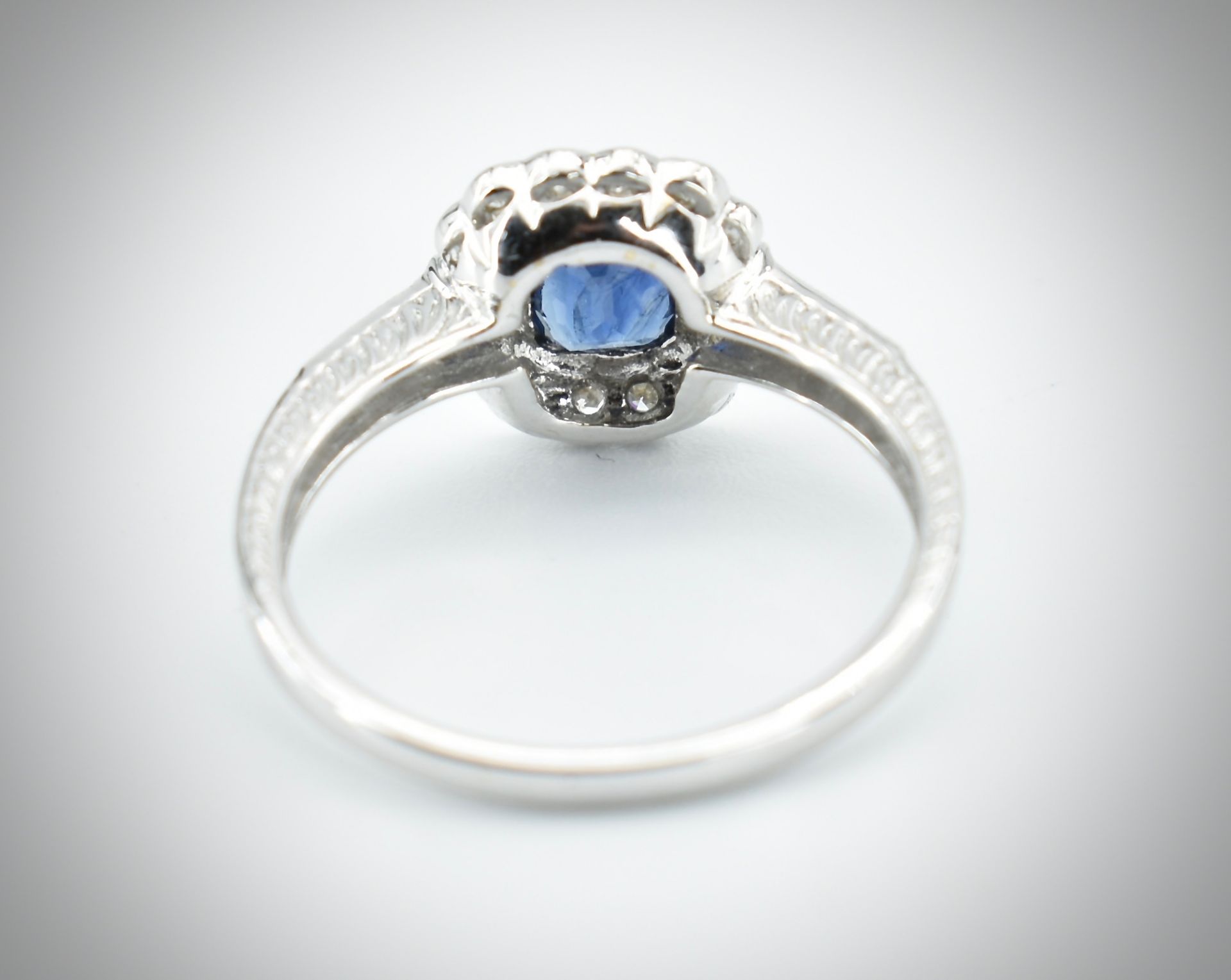 18ct White Gold Sapphire & Diamond Ring - Image 5 of 5