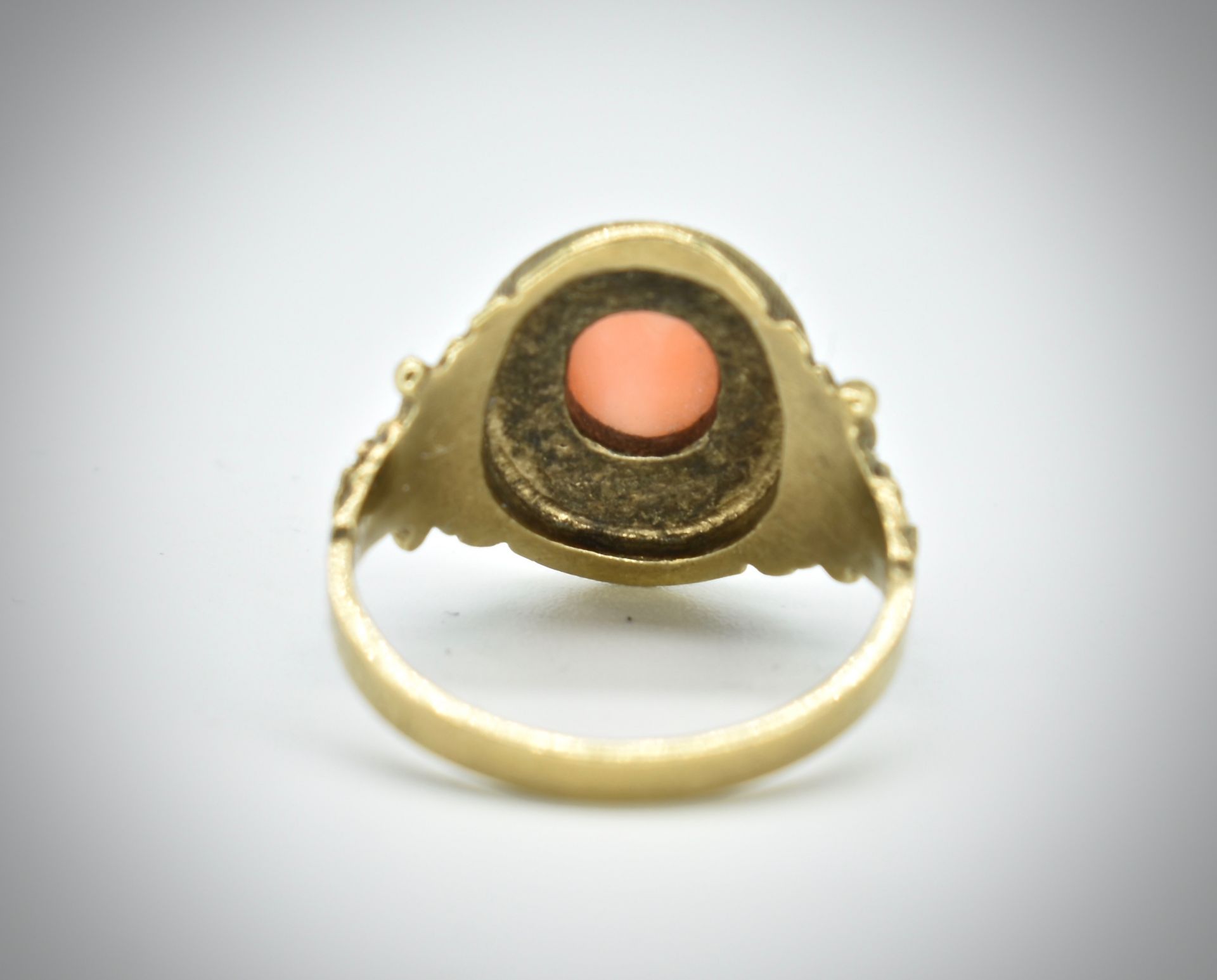 9ct Gold Coral & Pearl Ring - Image 4 of 4