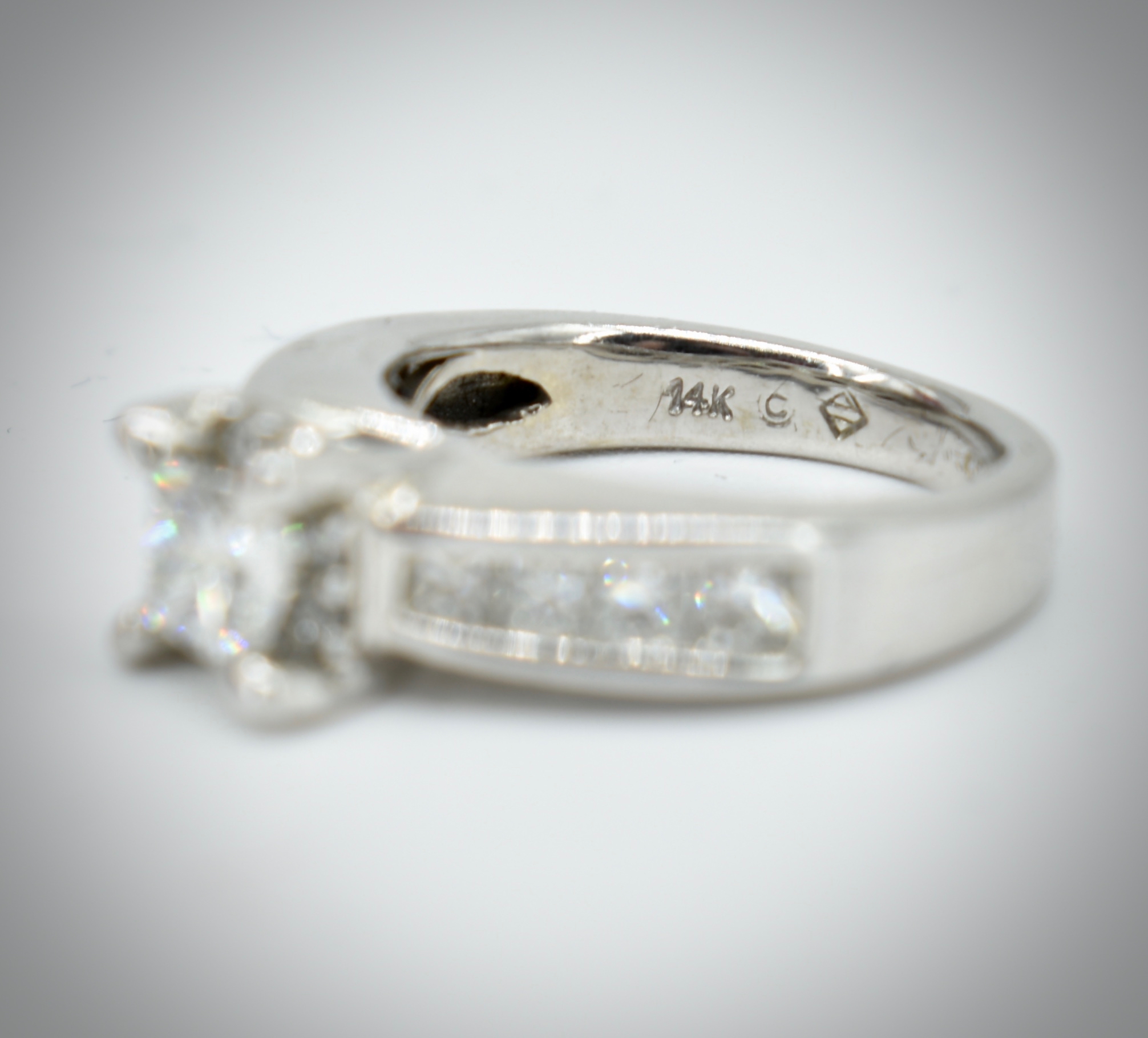 14ct White Gold & Diamond Princess Cut Channel Set Ring - Image 2 of 4