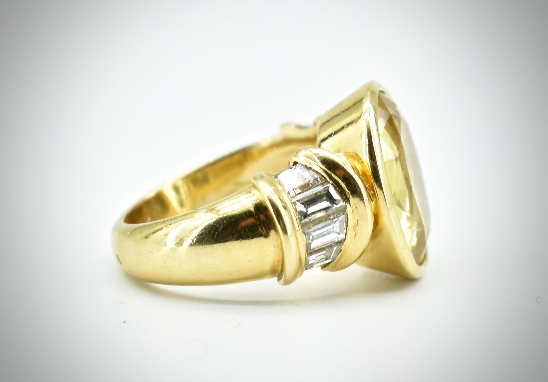 French 18ct Gold Yellow Sapphire & Diamond Ring - Image 5 of 6