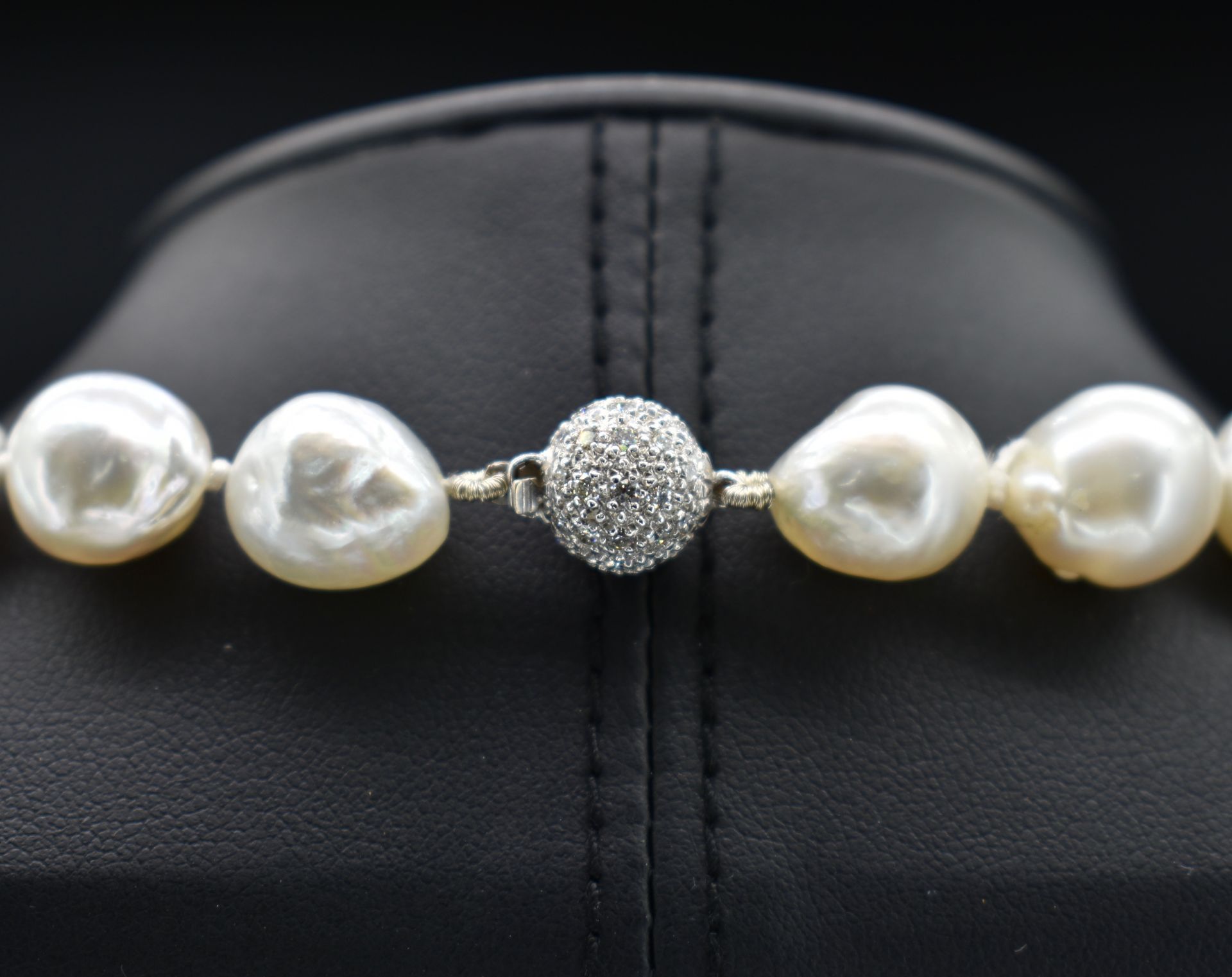 18ct White Gold & Diamond South-sea Pearl Necklace - Image 2 of 5