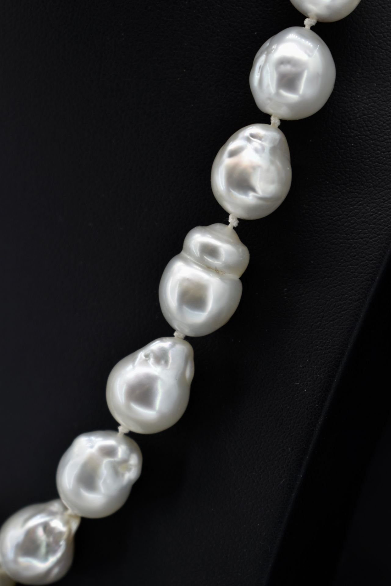 18ct White Gold & Diamond South-sea Pearl Necklace - Image 4 of 5