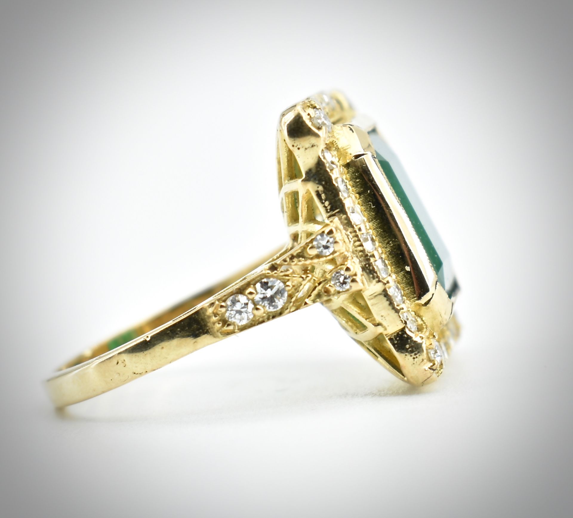 18ct Gold Emerald & Diamond Ring - Image 4 of 5