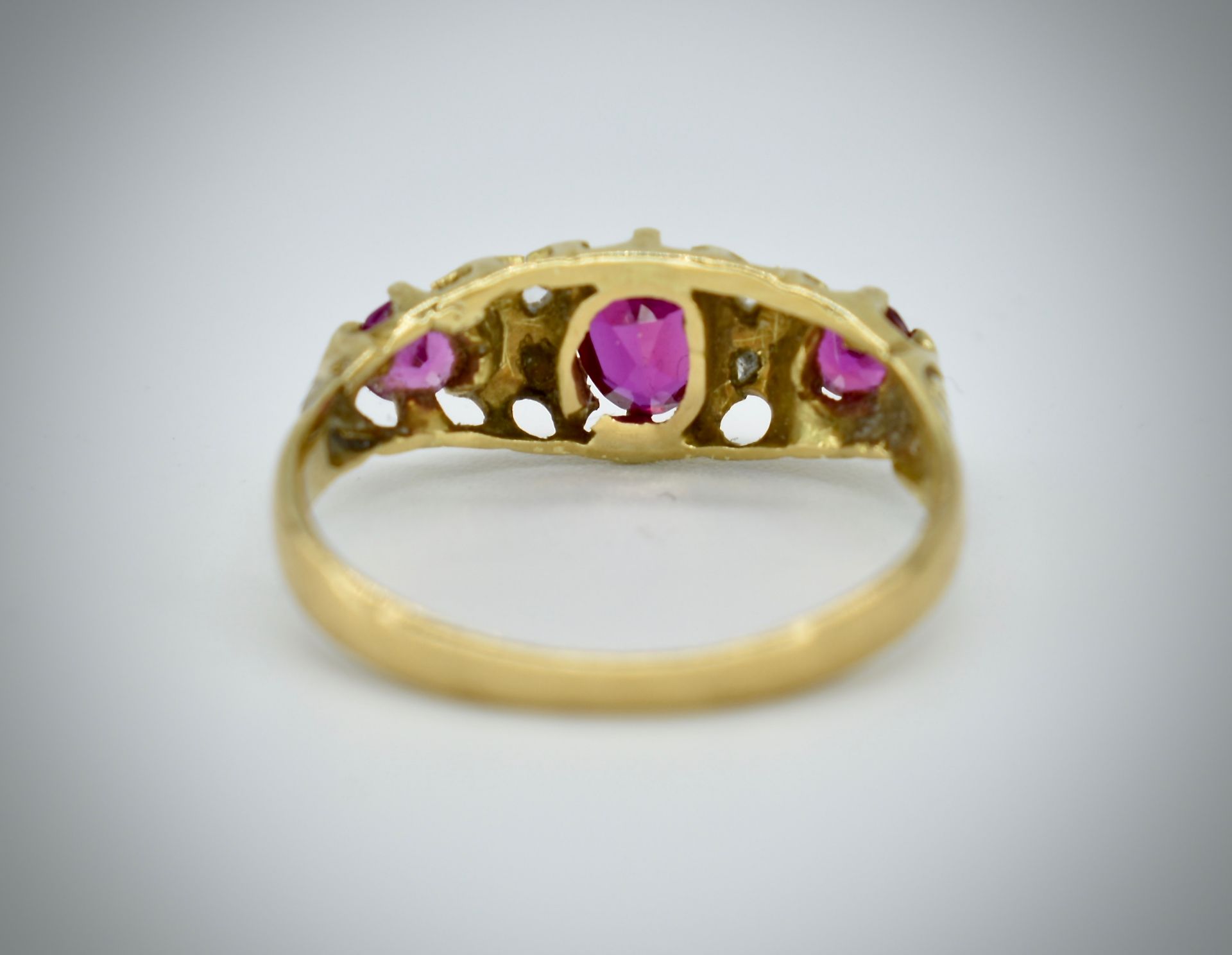 An 18ct Gold Ruby & Diamond Ring - Image 2 of 4