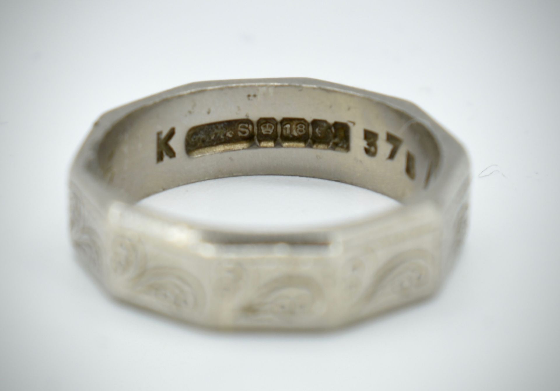 18ct White Gold Birmingham Hallmarked Band Ring 1965 - Image 6 of 9