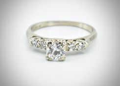 14ct White Gold & Diamond Ring