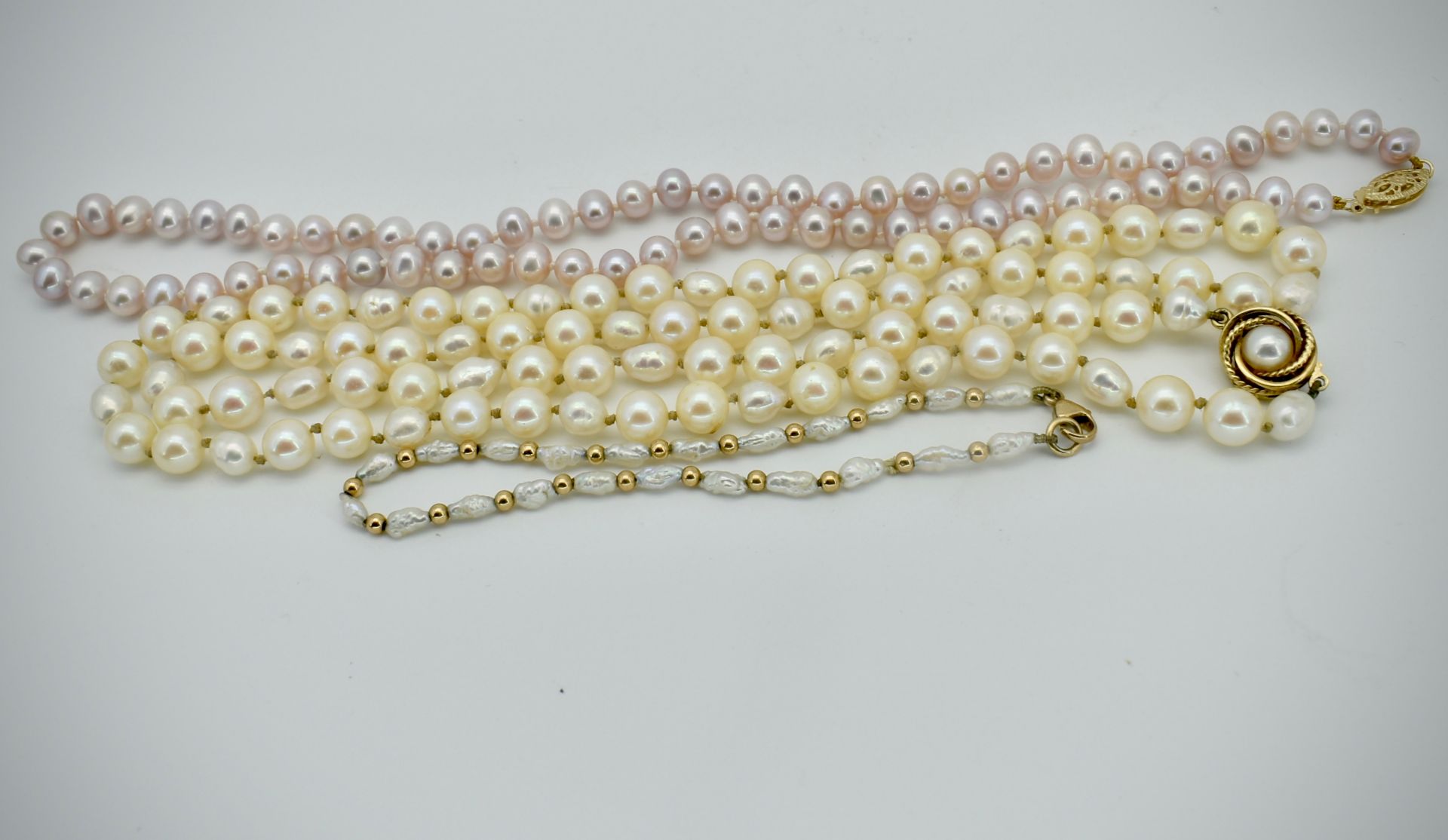 Two Cultured Pearl Necklaces & a Bracelet - Image 3 of 3