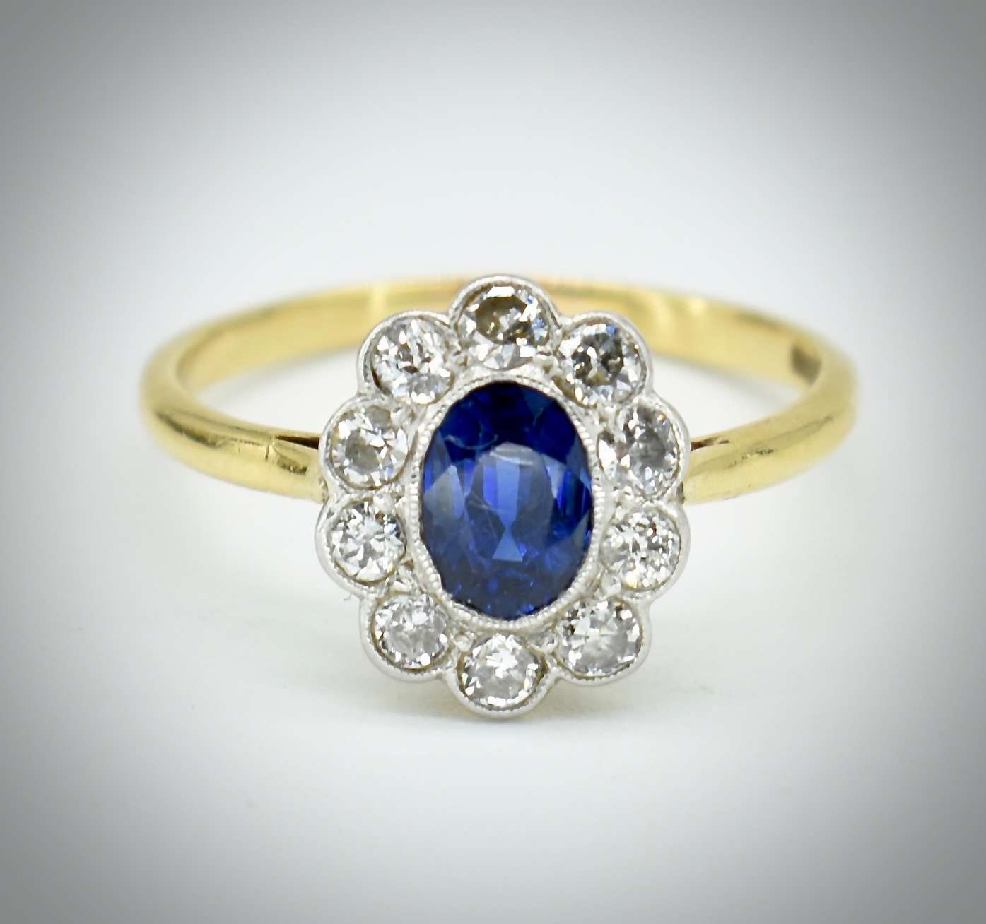 18ct Gold Sapphire & Diamond Cluster Ring - Image 2 of 6