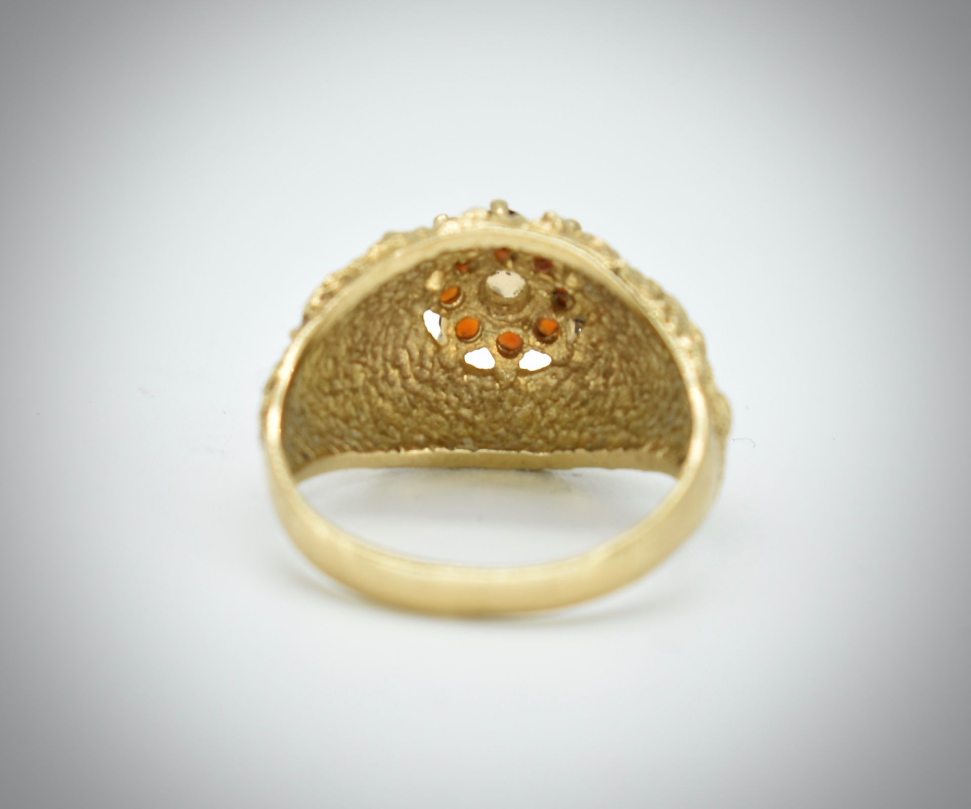 9ct Gold Opal & Garnet Dome Ring - Image 4 of 4