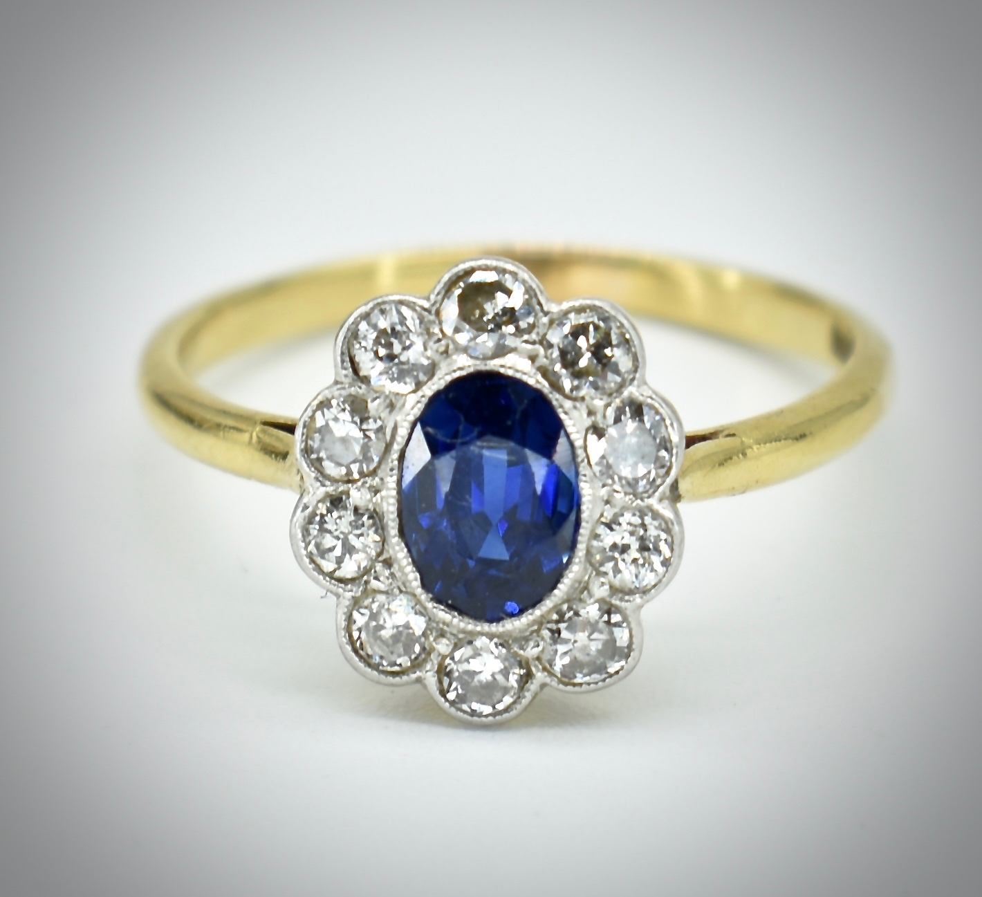 18ct Gold Sapphire & Diamond Cluster Ring - Image 3 of 6