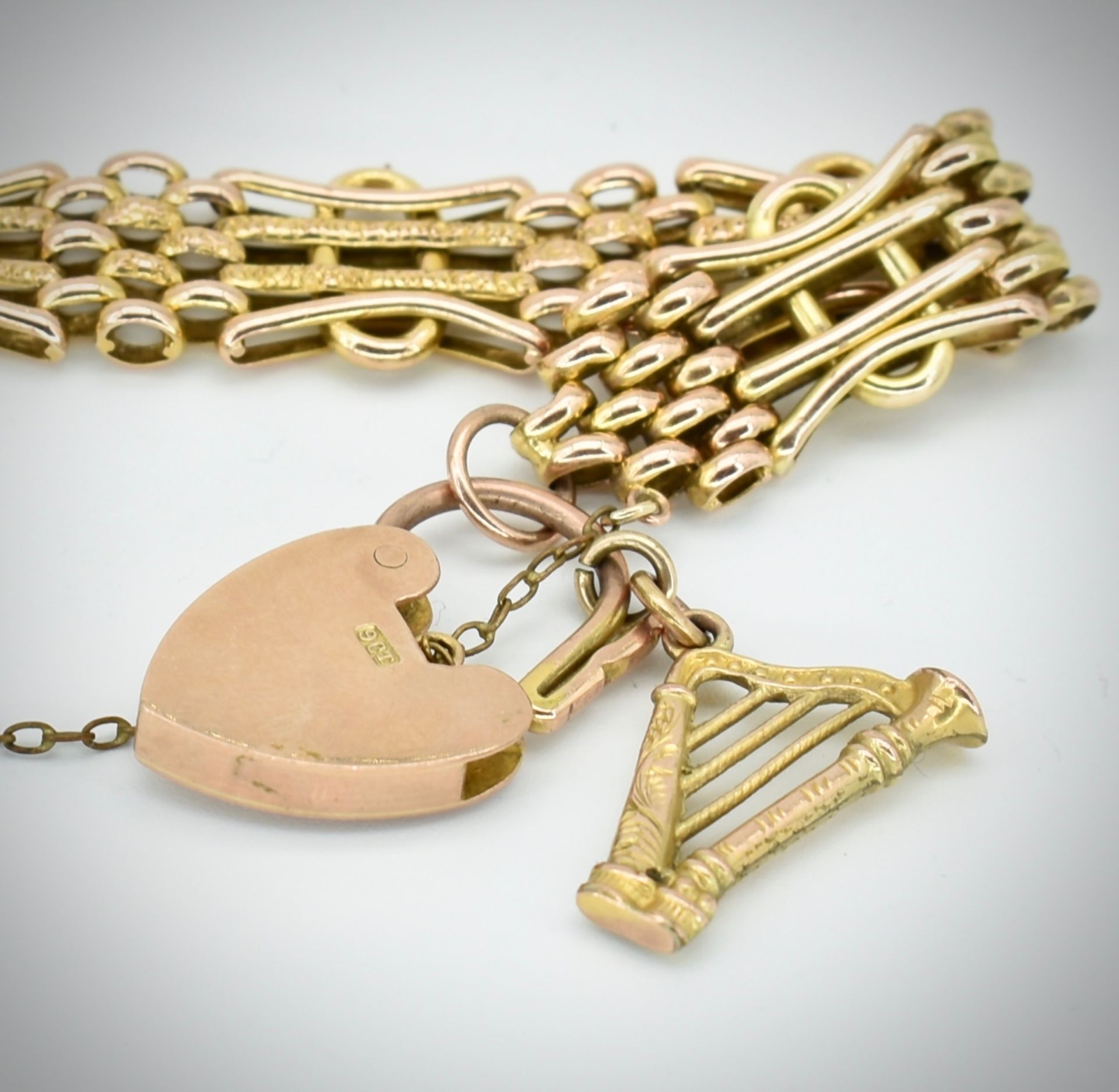 Victorian 19th century 9ct gold bracelet and harp charm - Image 2 of 3