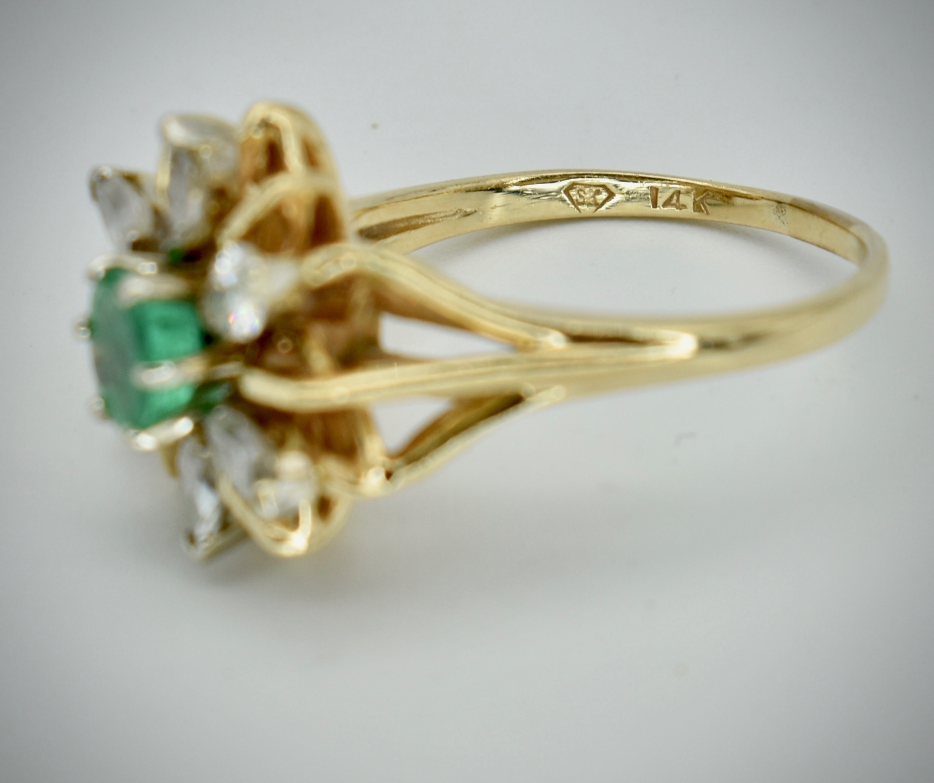 14ct Gold Emerald & Diamond Cluster Ring - Image 2 of 3