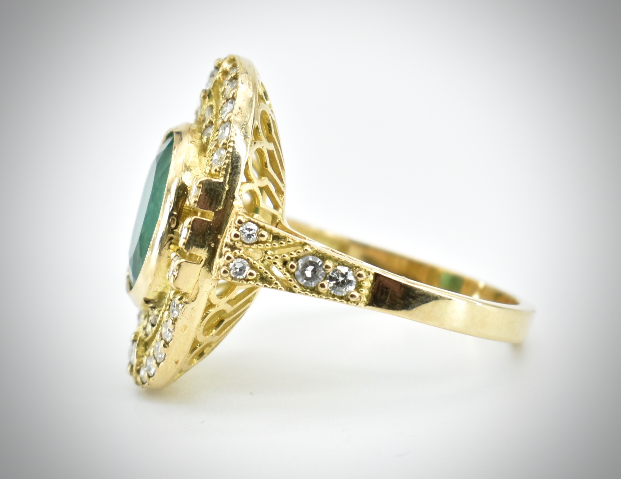 18ct Gold Emerald & Diamond Ring - Image 3 of 5