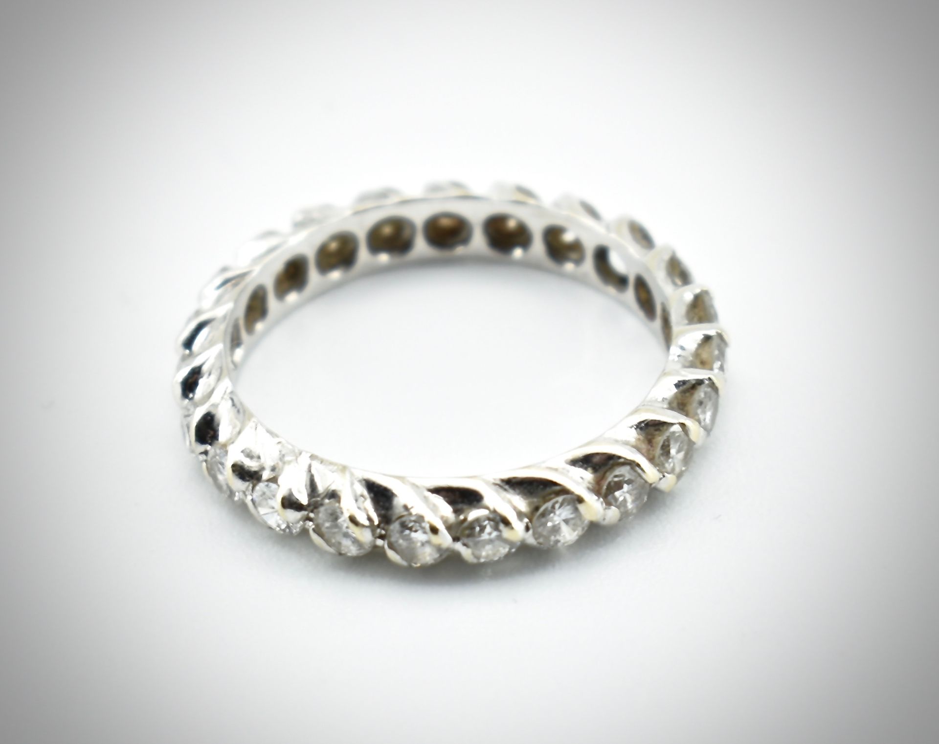 18ct White Gold & Diamond Eternity Ring - Image 2 of 3