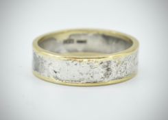 A 9ct White & Yellow Gold Bi-Coloured Band Ring