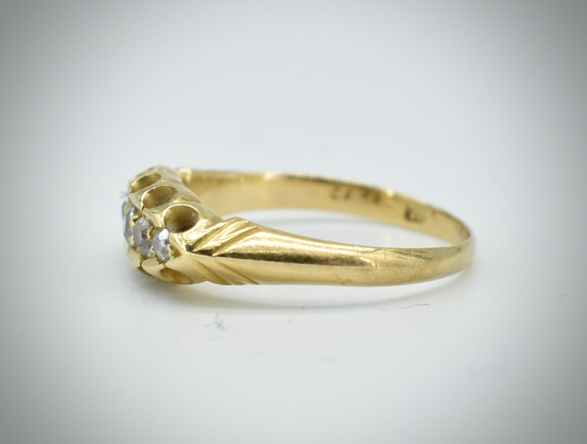 18ct Yellow Gold & Diamond Five Stone Gypsy Ring - Image 4 of 5