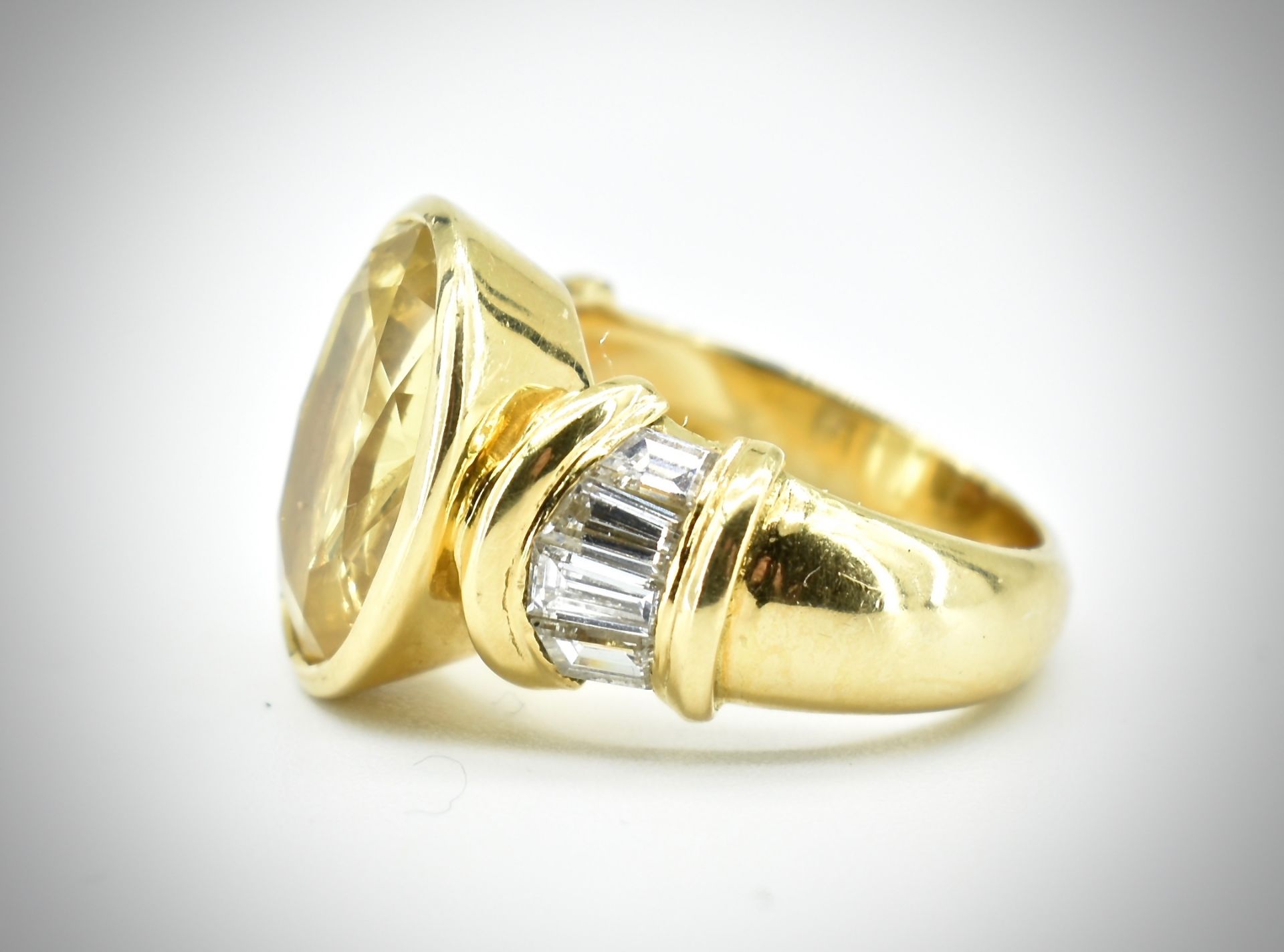 French 18ct Gold Yellow Sapphire & Diamond Ring - Image 2 of 6