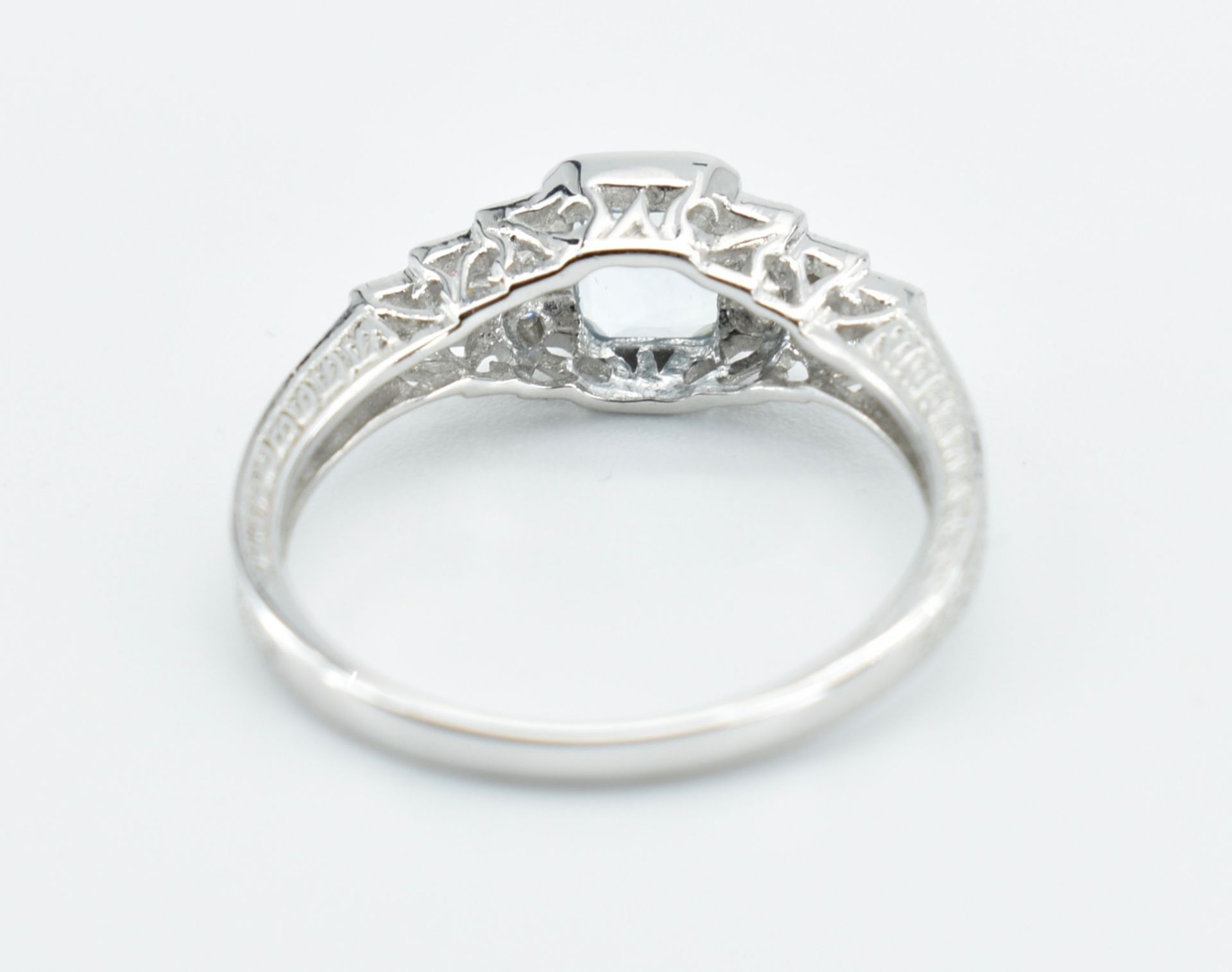 18ct White Gold Aquamarine & Diamond Ring - Image 3 of 5