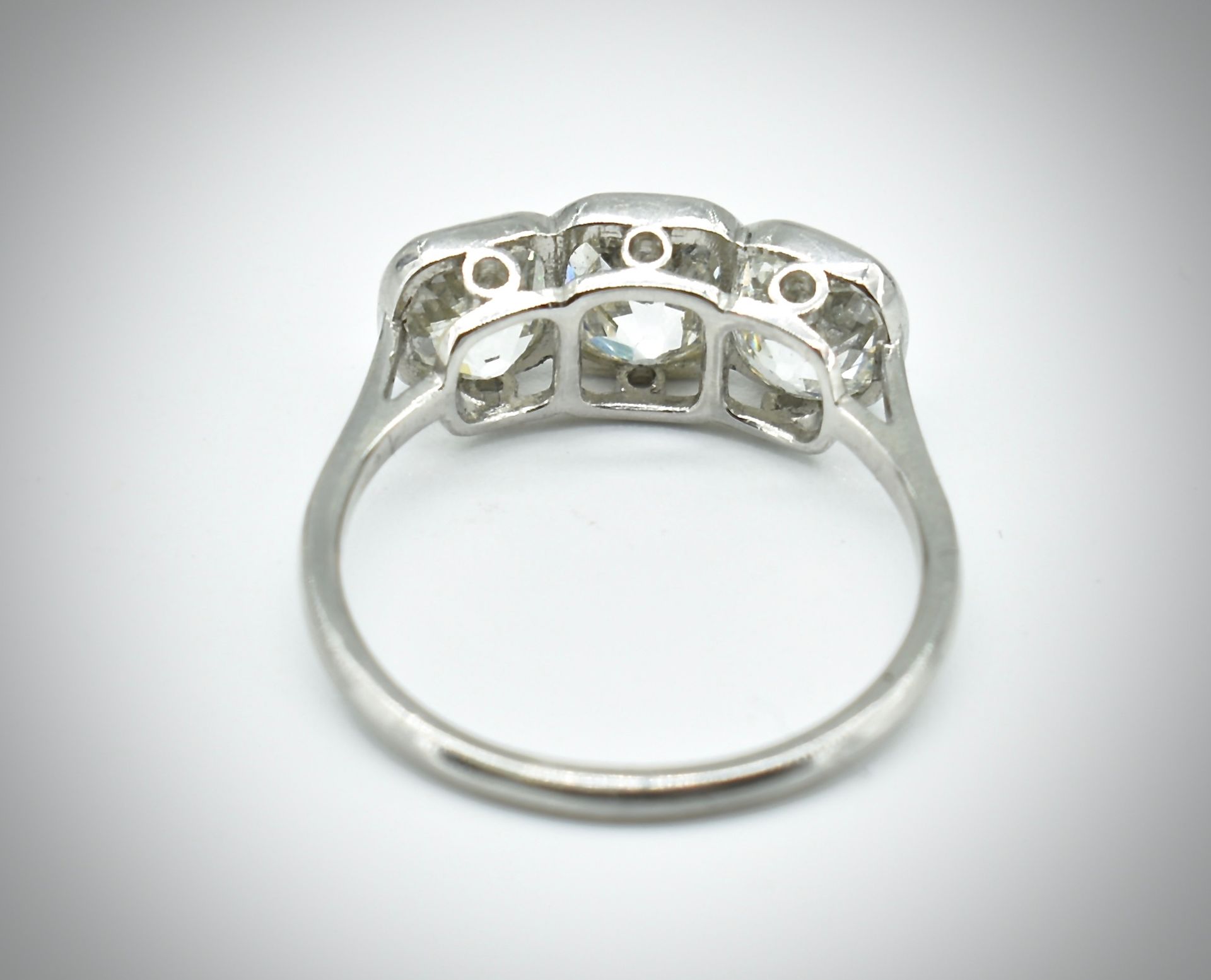 Platinum & Diamond Three Stone Ring - Image 4 of 5