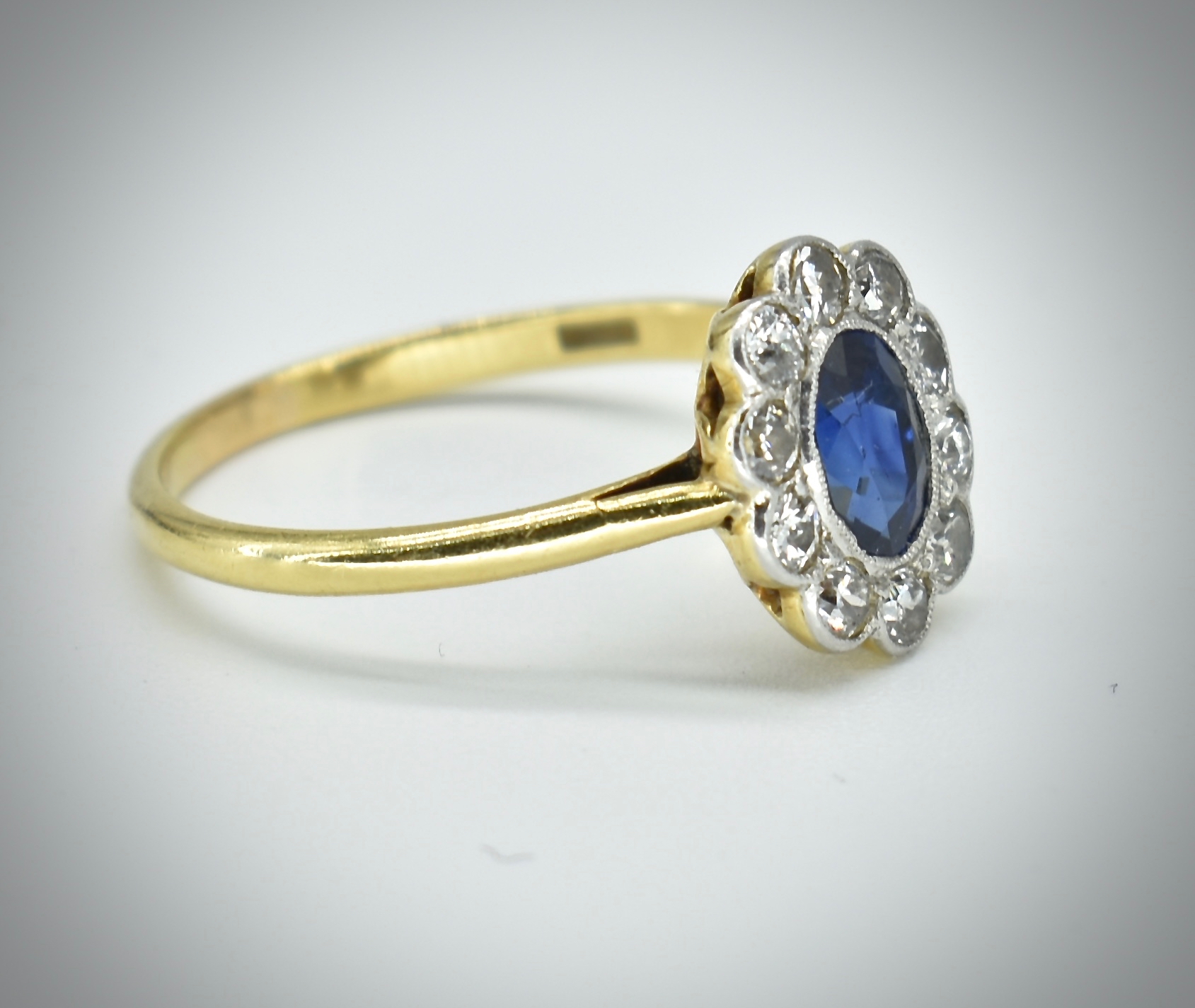 18ct Gold Sapphire & Diamond Cluster Ring - Image 5 of 6