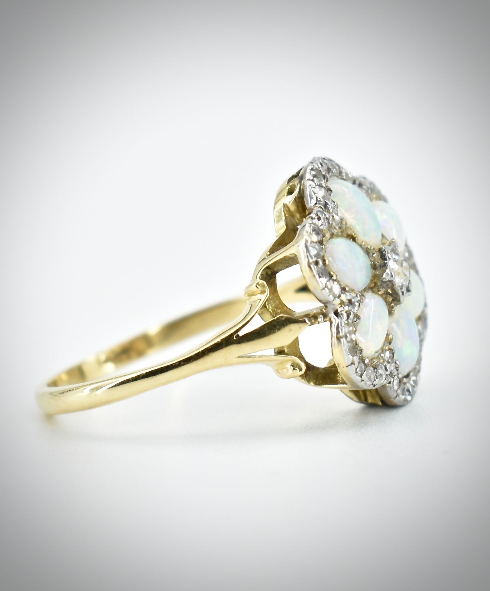 18ct Gold Opal & Diamond Cluster Ring - Image 2 of 4