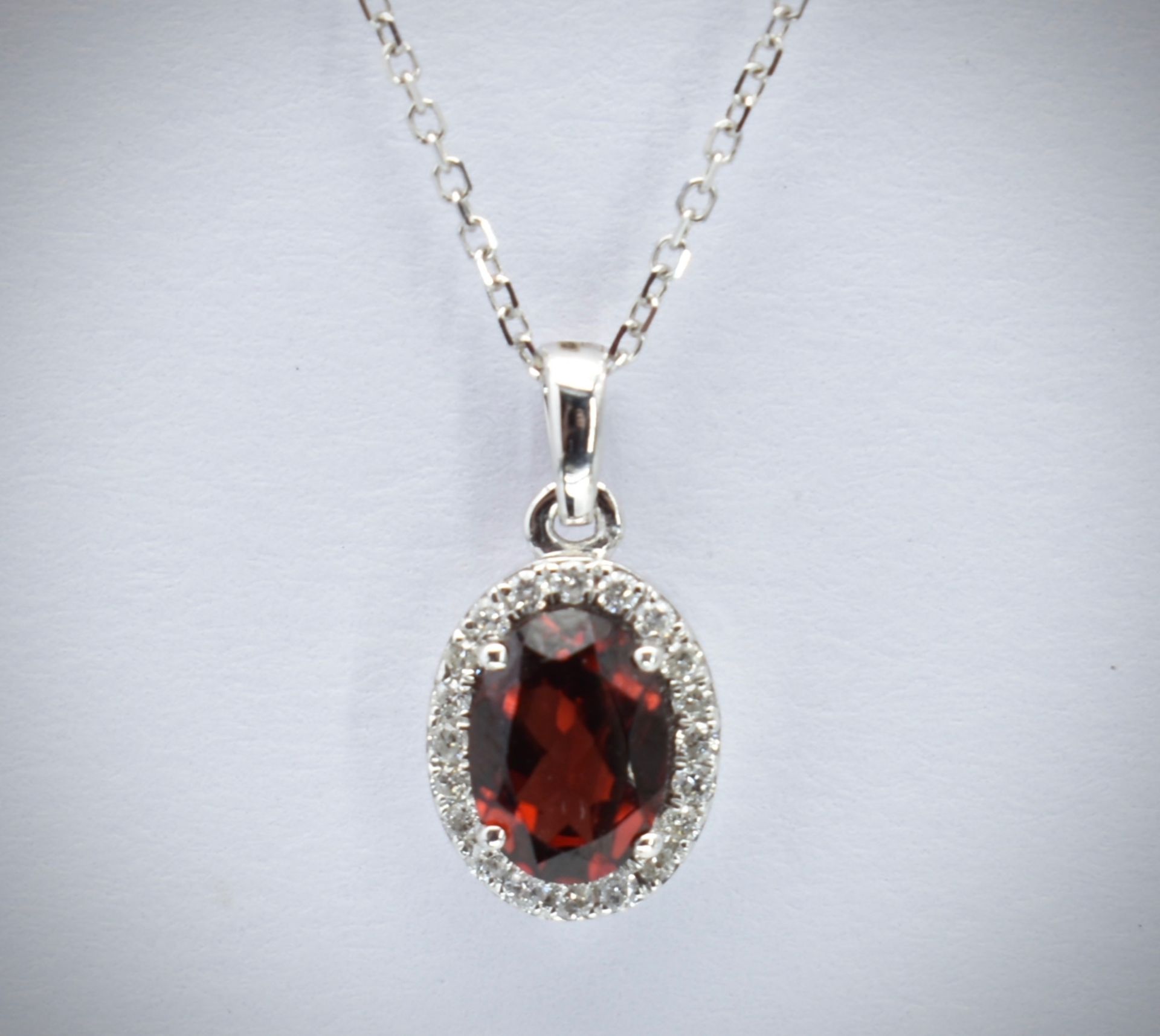 18ct White Gold & Diamond Garnet Set Pendant and Necklace Chain - Image 2 of 4