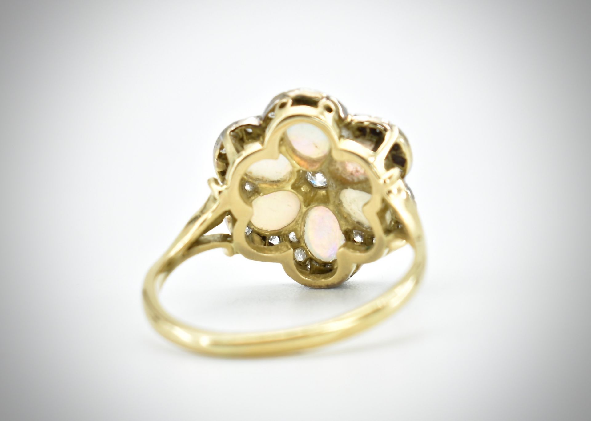 18ct Gold Opal & Diamond Cluster Ring - Image 3 of 4