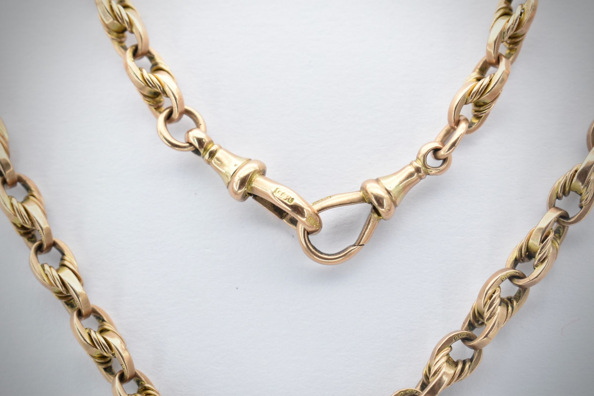 A Victorian 19th Century 9ct gold Albert Chain & Fob w/ Bar - Image 2 of 5