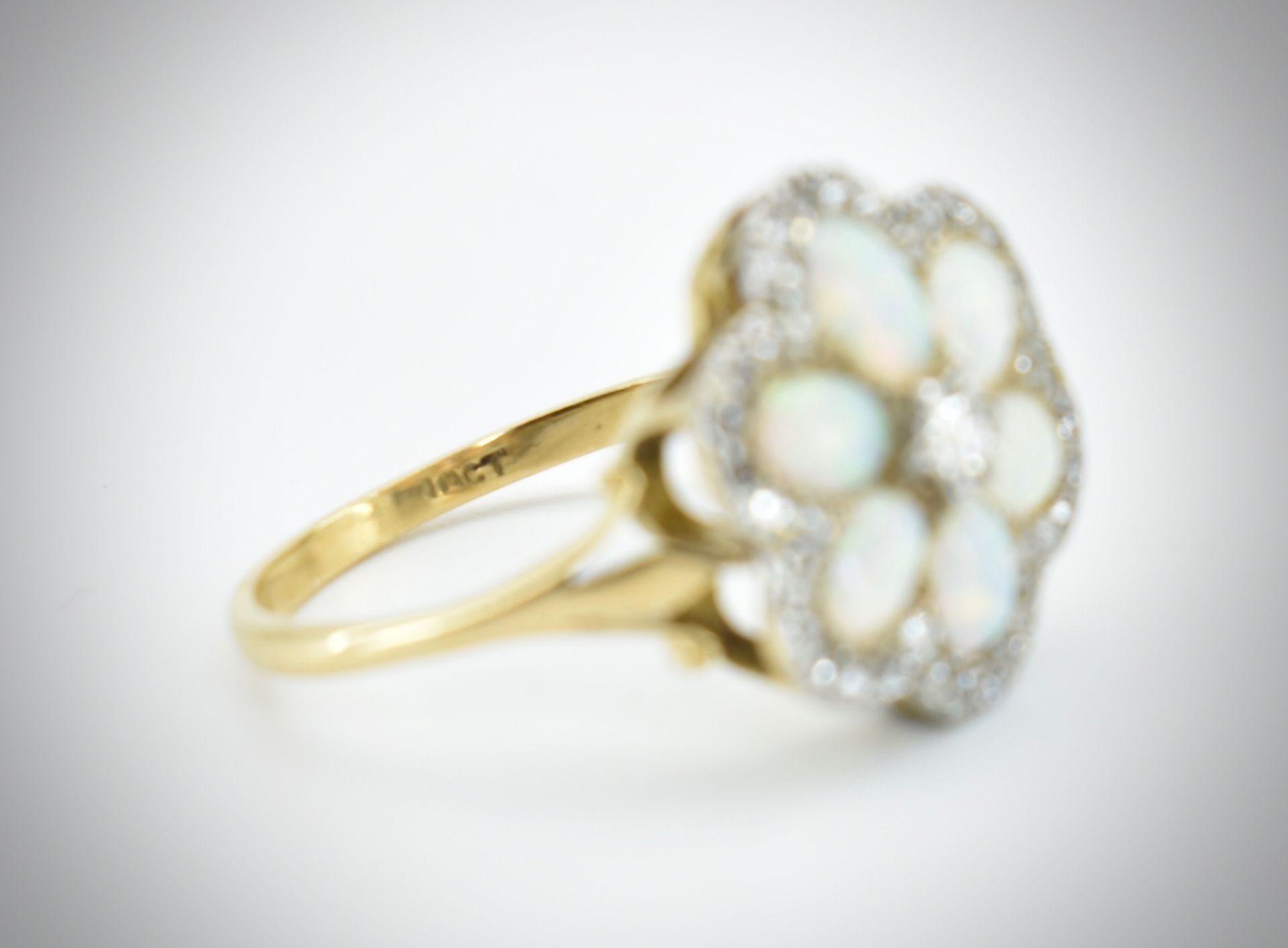 18ct Gold Opal & Diamond Cluster Ring - Image 4 of 4