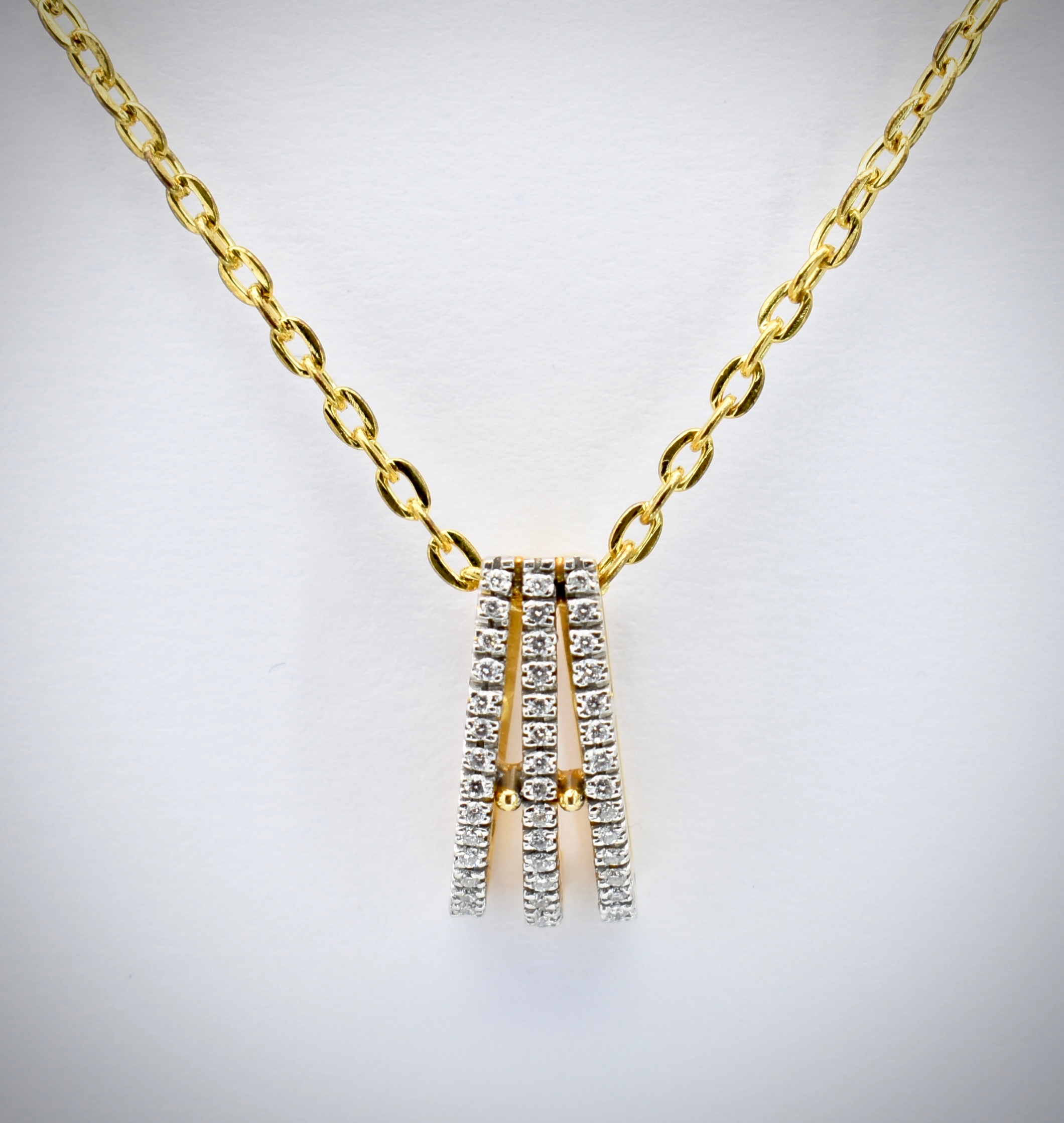 Yellow Gold & Diamond Pendant & Necklace