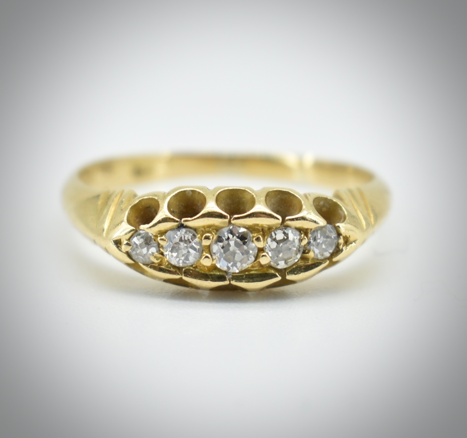 18ct Yellow Gold & Diamond Five Stone Gypsy Ring - Image 3 of 5