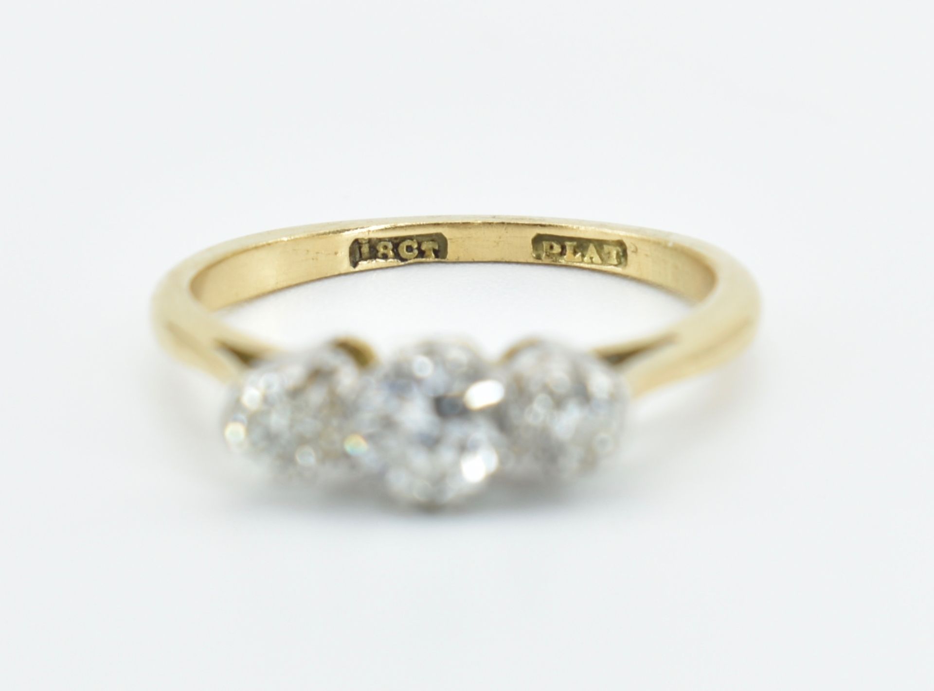 18ct Gold Platinum & Diamond Three Stone Ring - Image 3 of 5