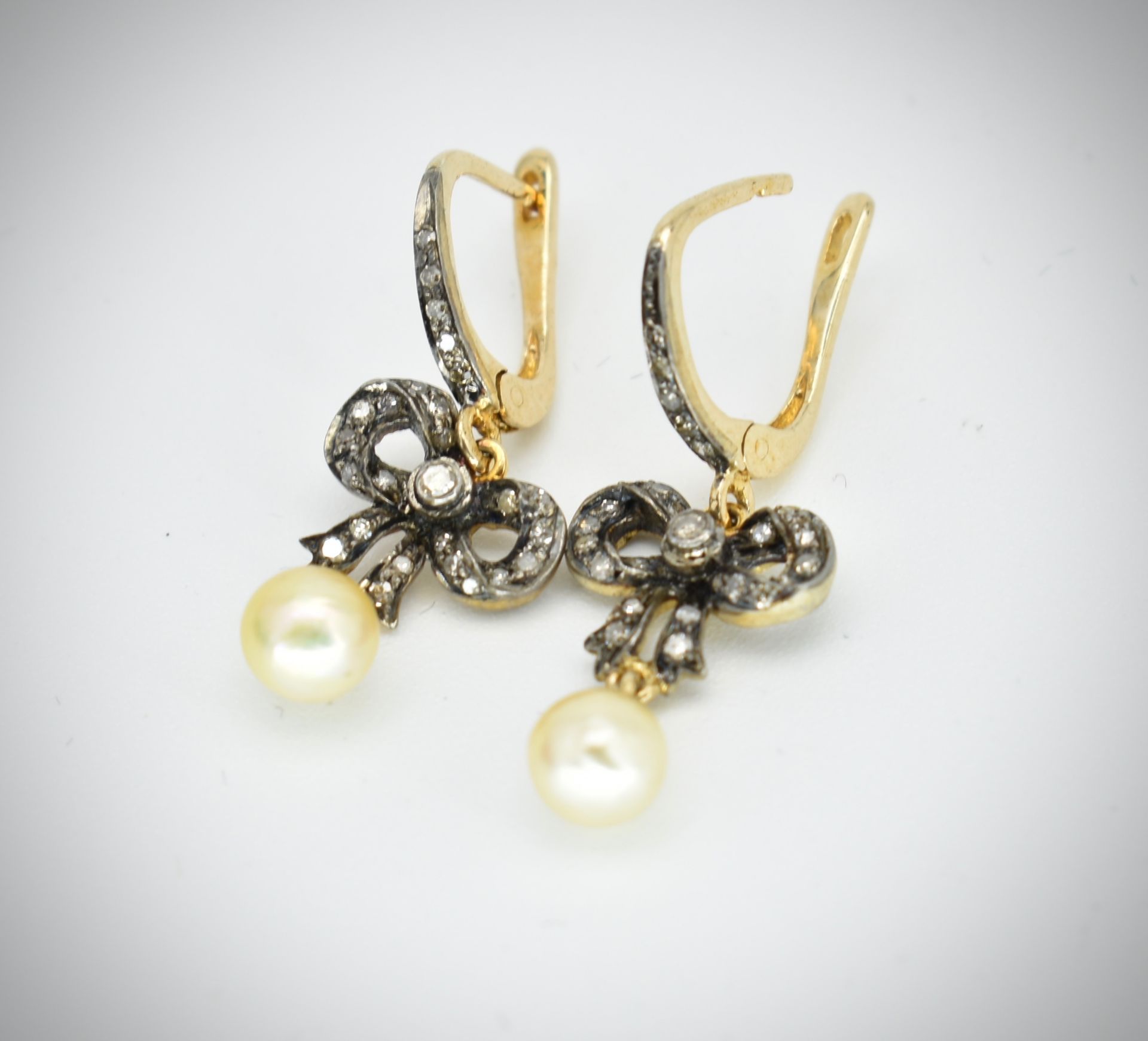 A Pair of 585 & Silver Gold Pearl & Diamond Earrings - Image 4 of 5