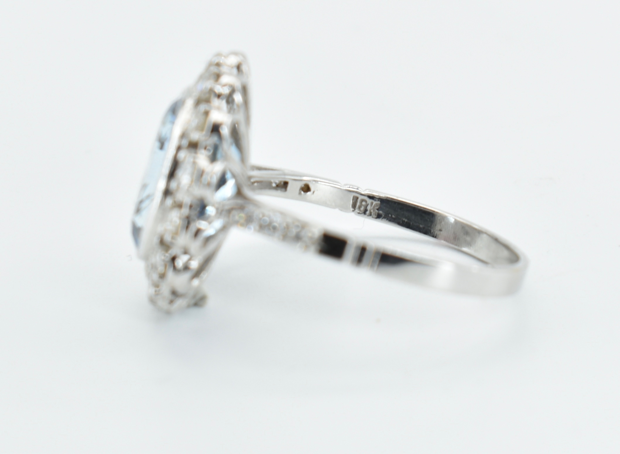 18ct White Gold Aquamarine & Diamond Cluster Ring - Image 4 of 6