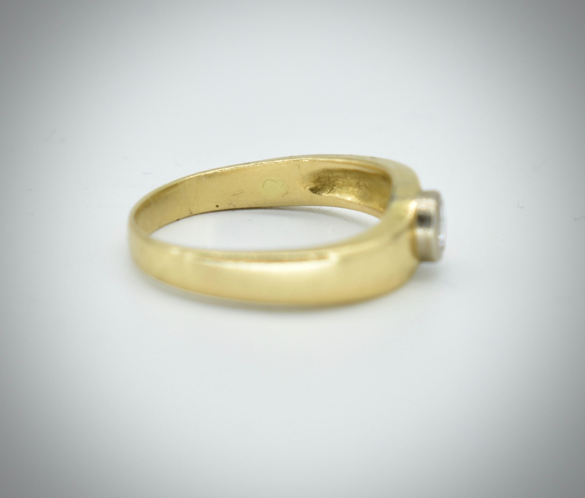 18ct Gold Diamond Solitaire Ring - Image 3 of 4