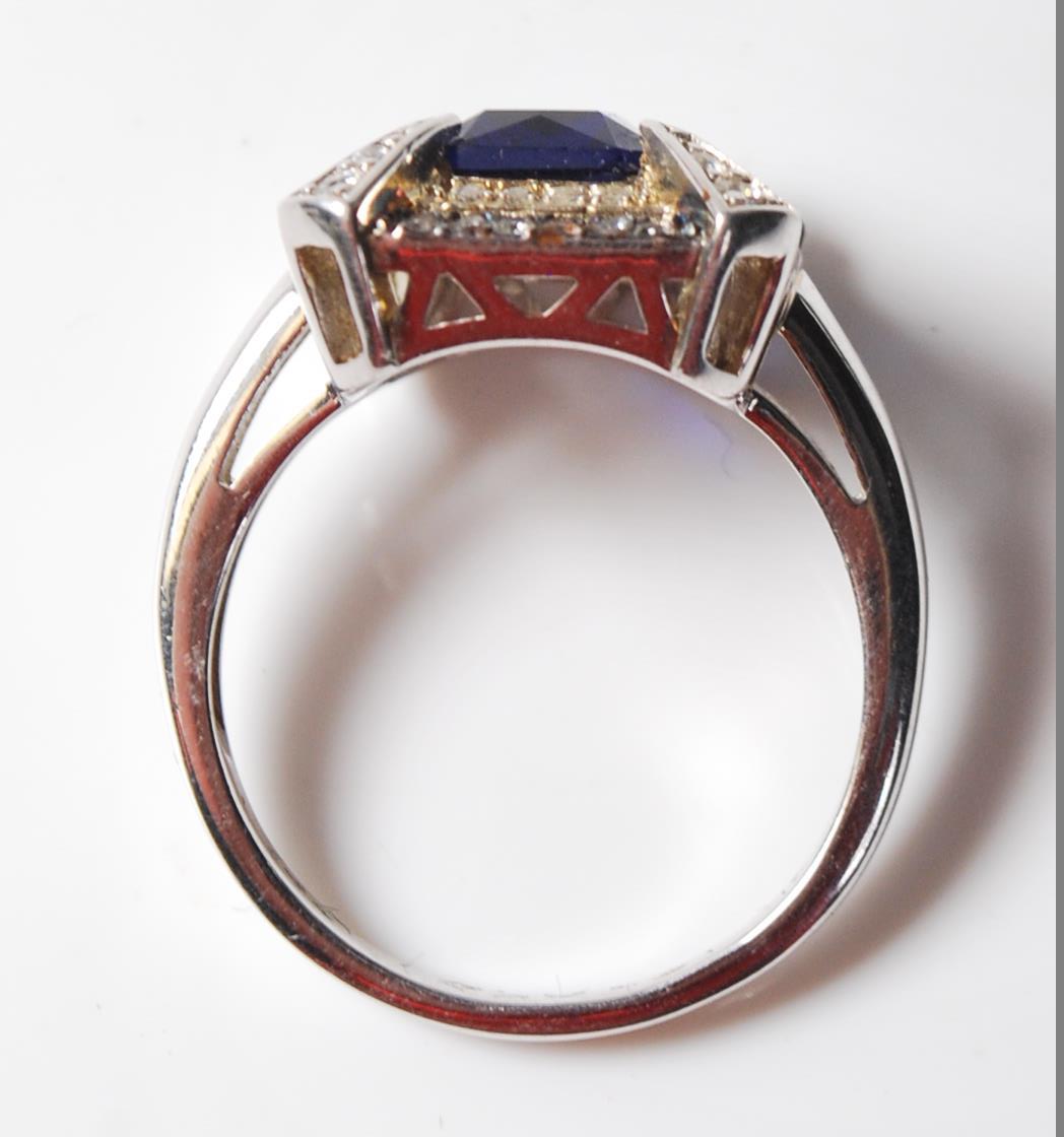 LARGE .925 LADIES DRESS RING HAVING A LARGE CENTRAL BLUE STONE - Image 5 of 5