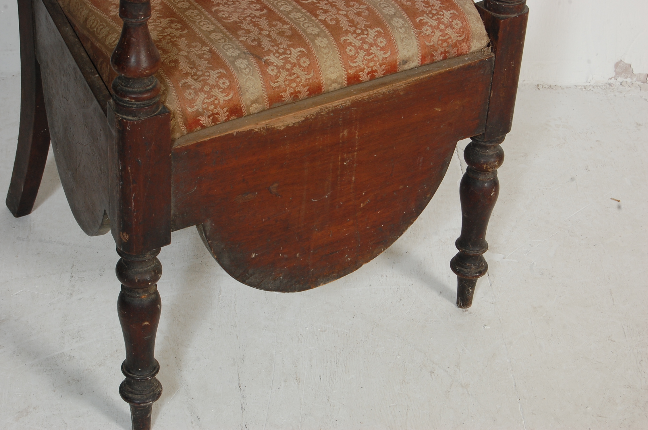 19TH CENTURY VICTORIAN MAHOGANY COMMODE CHAIR - Image 5 of 5