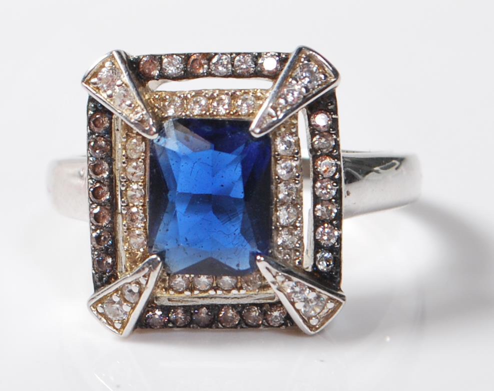 LARGE .925 LADIES DRESS RING HAVING A LARGE CENTRAL BLUE STONE - Image 2 of 5