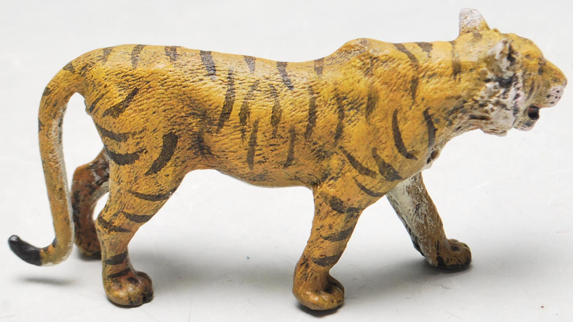 ANTIQUE STYLE VICTORIAN BRONZE FIGURINE OF A TIGER - Image 4 of 6