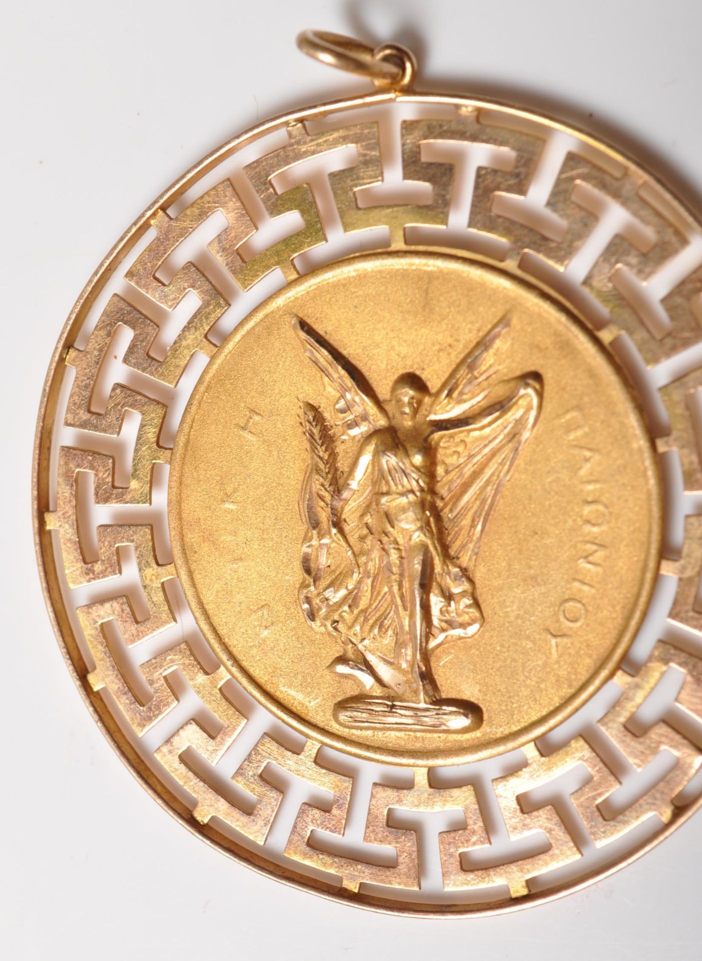 14 CT GOLD NECKLACE PENDANT OF A GREEK GODDESS - Bild 3 aus 5