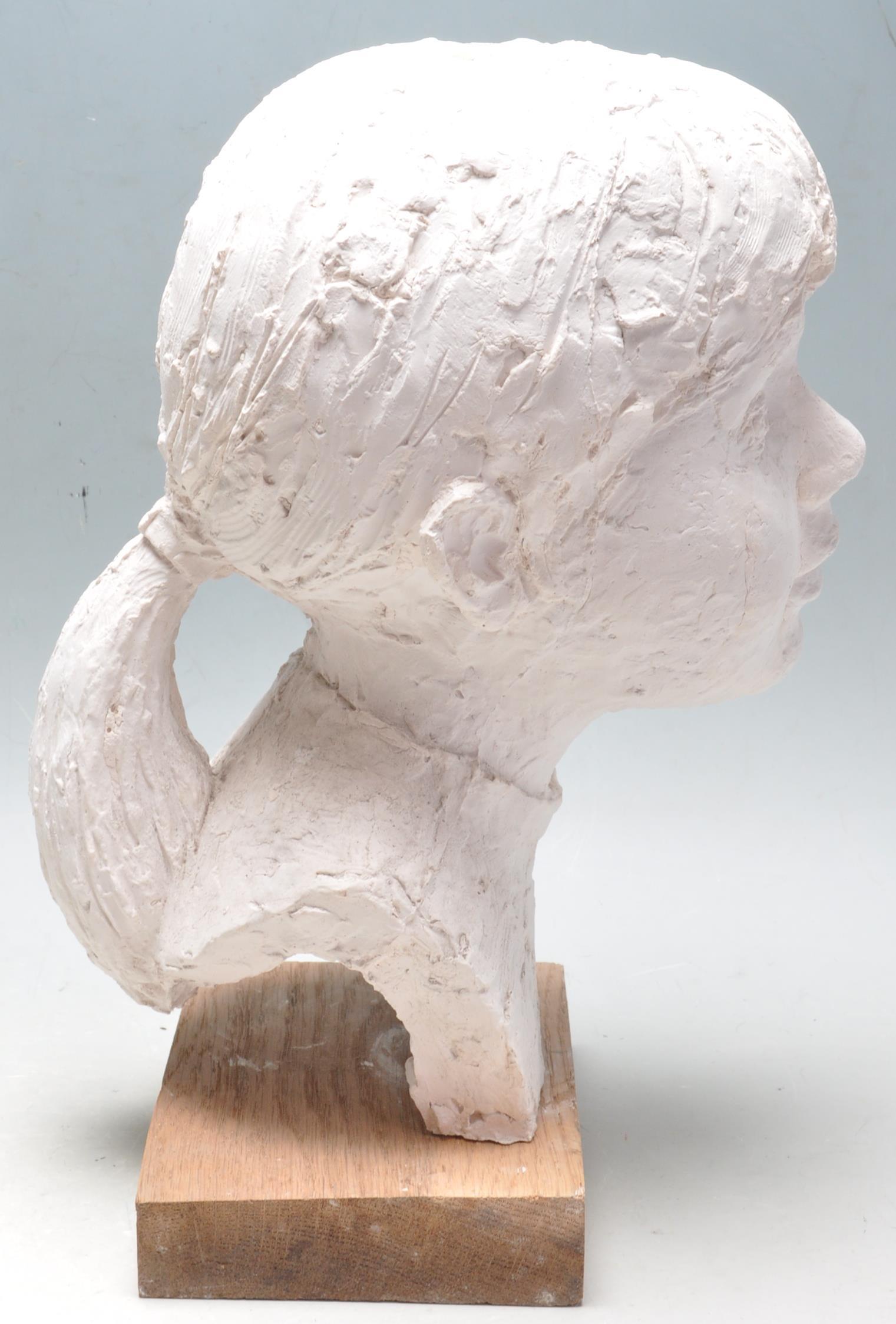 1972 20TH CENTURY PLASTER BUST FEMALE FIGURE KEN HUGHES - Image 4 of 5