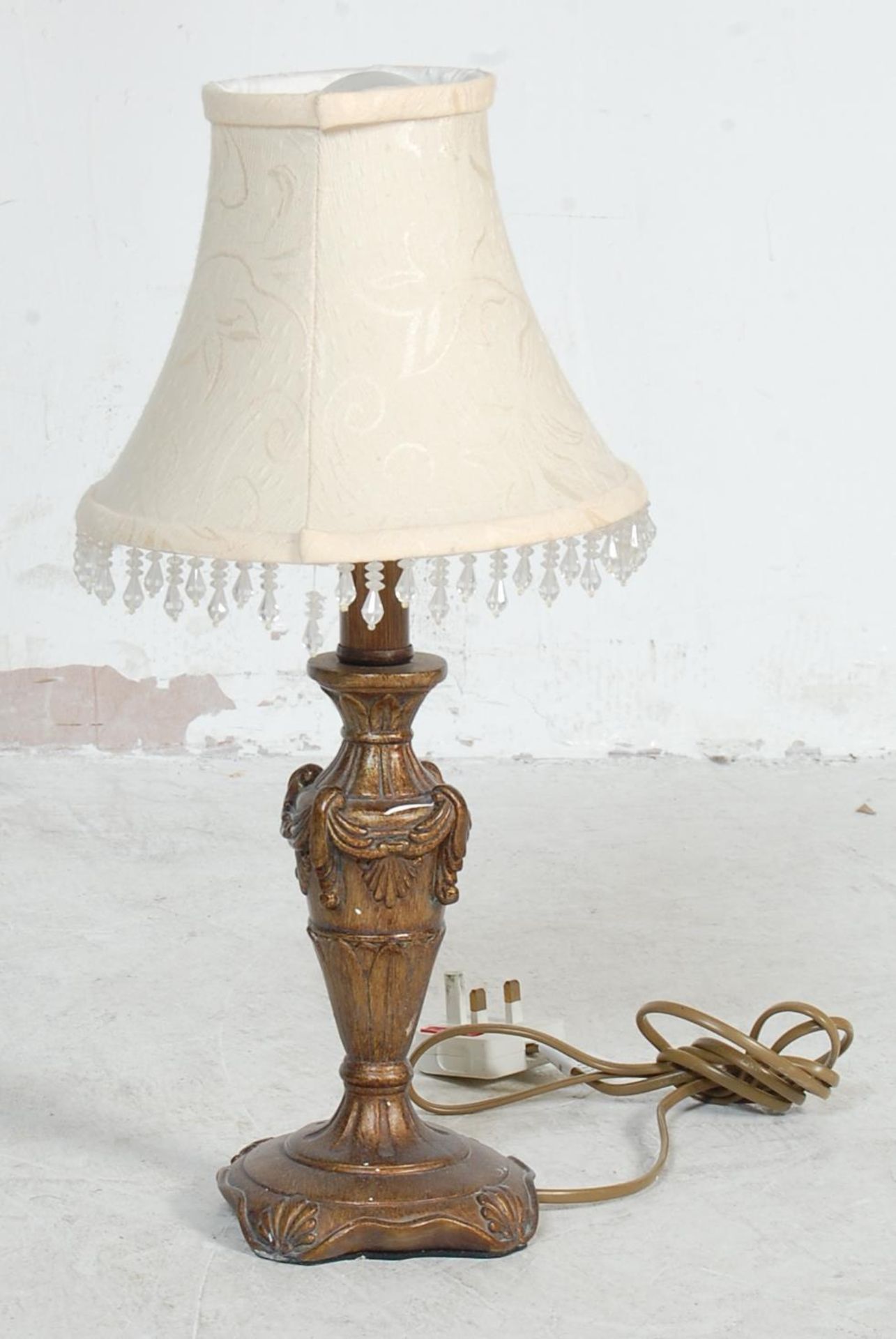 VICTORIAN CLASSICAL STYLE STANDARD LAMP AND TABLE LAMP - Bild 3 aus 9
