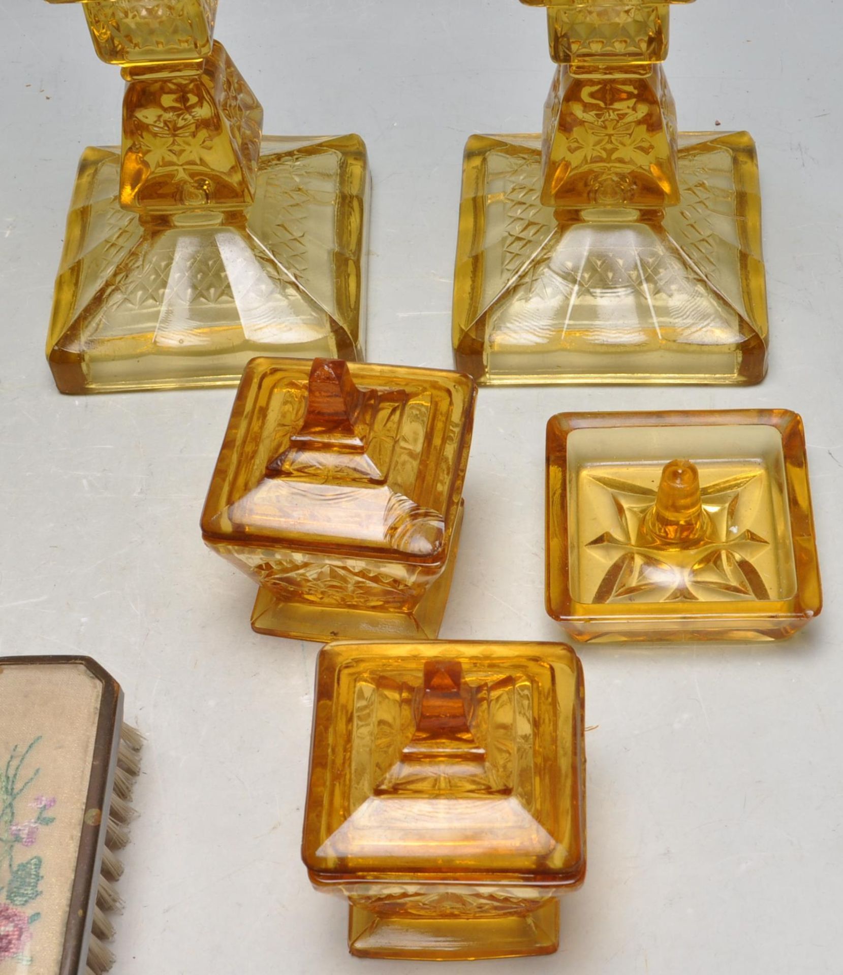 EARLY 20TH CENTURY ART DECO 1930S AMBER GLASS VANITY SET - Bild 6 aus 9