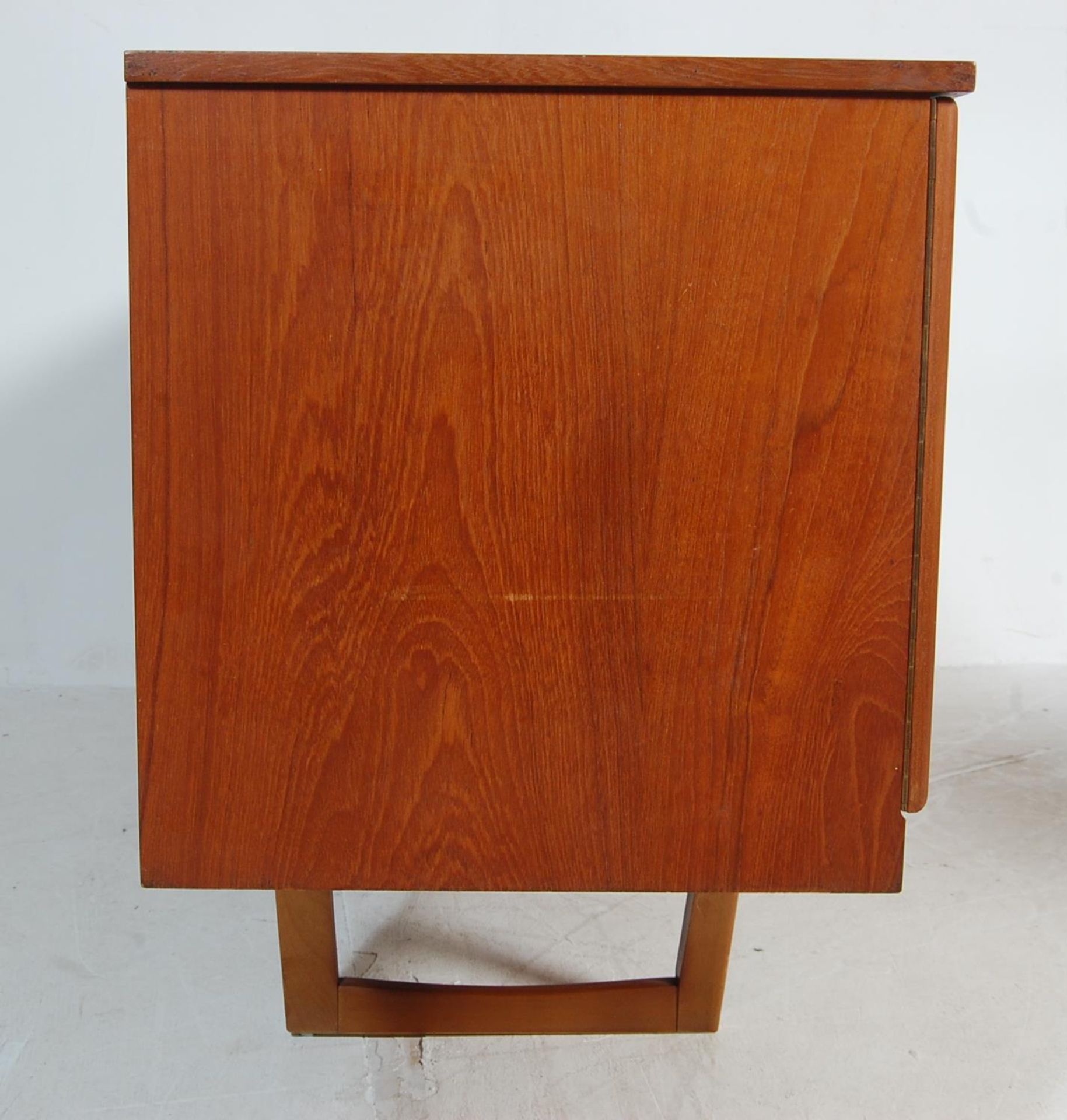 LARGE RETRO VINTAGE 1970S TEAK SIDEBOARD CREDENZA - Bild 3 aus 9