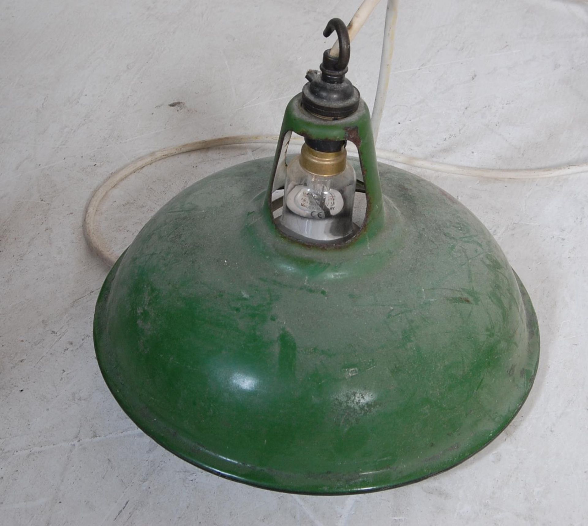 THREE VINTAGE RETRO 20TH CENTURY FACTORY INDUSTRIAL UFO LIGHTS - Bild 2 aus 7