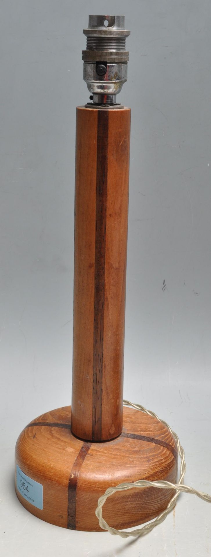 THREE VINTAGE 20TH CENTURY TEAK WOOD DESK LAMP BASES - Bild 2 aus 6