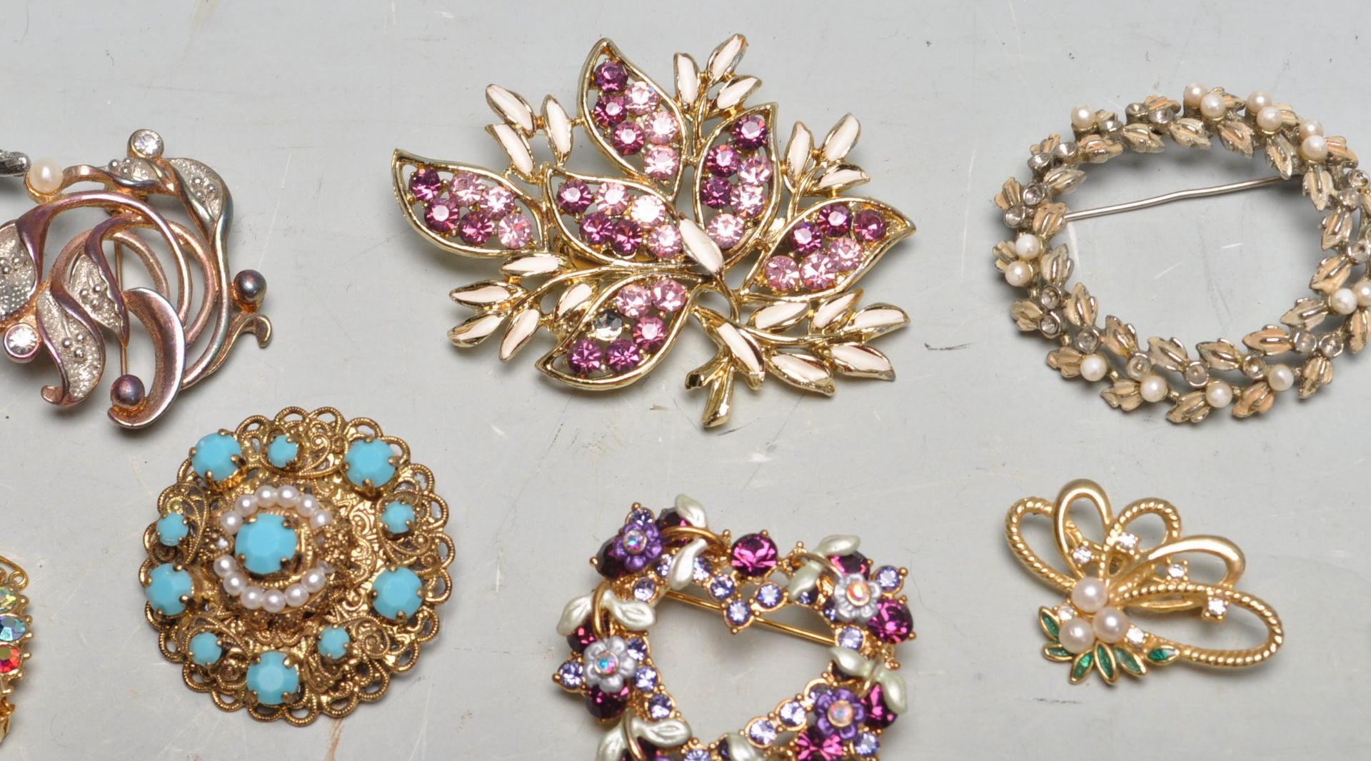 COLLECTION OF VINTAGE 20TH CENTURY COSTUME JEWELLERY - Image 5 of 6
