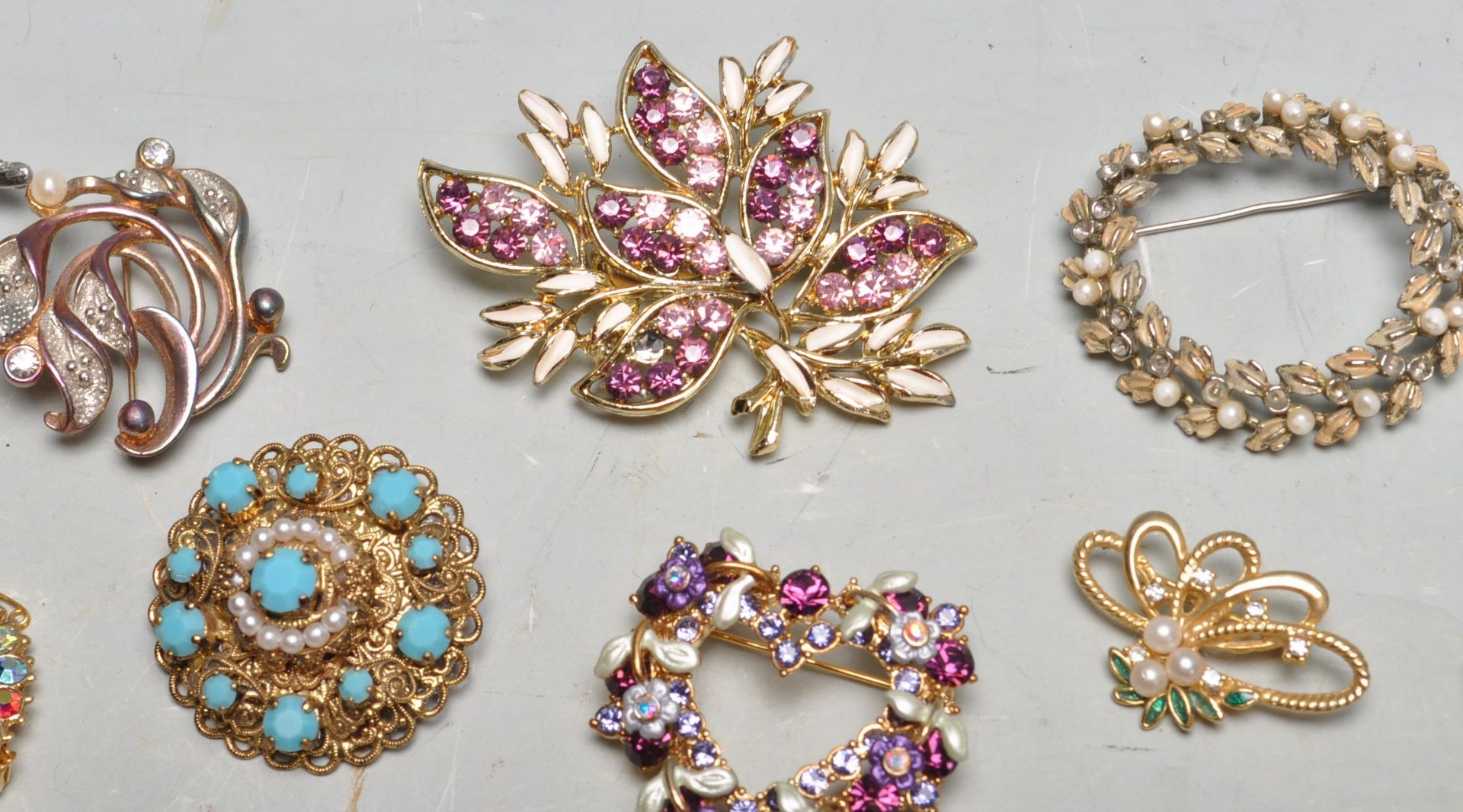 COLLECTION OF VINTAGE 20TH CENTURY COSTUME JEWELLERY - Bild 5 aus 6