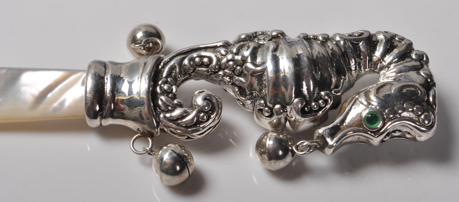 STAMPED STERLING SILVER SEAHORSE BABIES RATTLE - Bild 5 aus 6