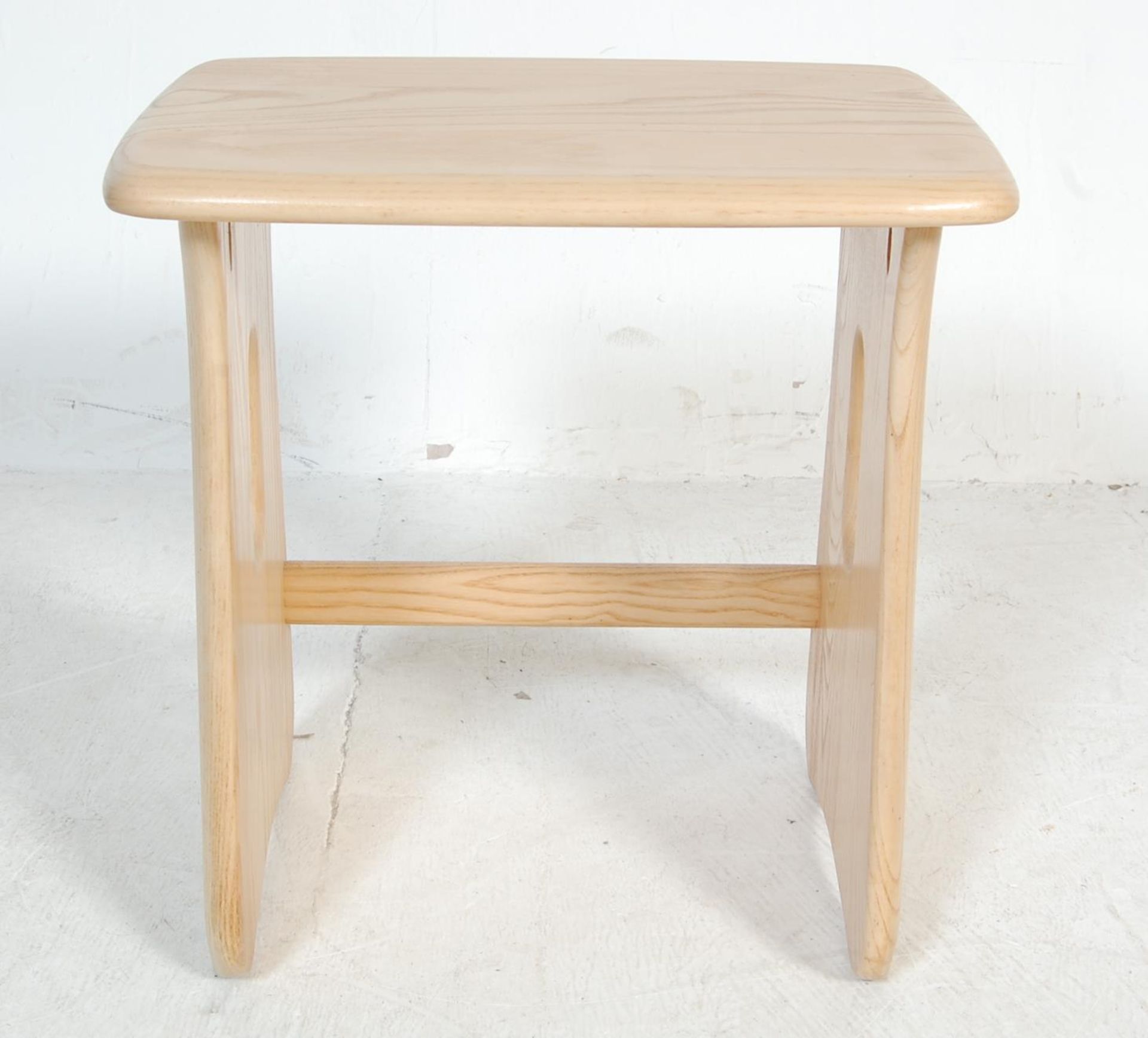 CONTEMPORARY ERCOL WINDSOR RANGE NEST OF TABLES - Bild 13 aus 16